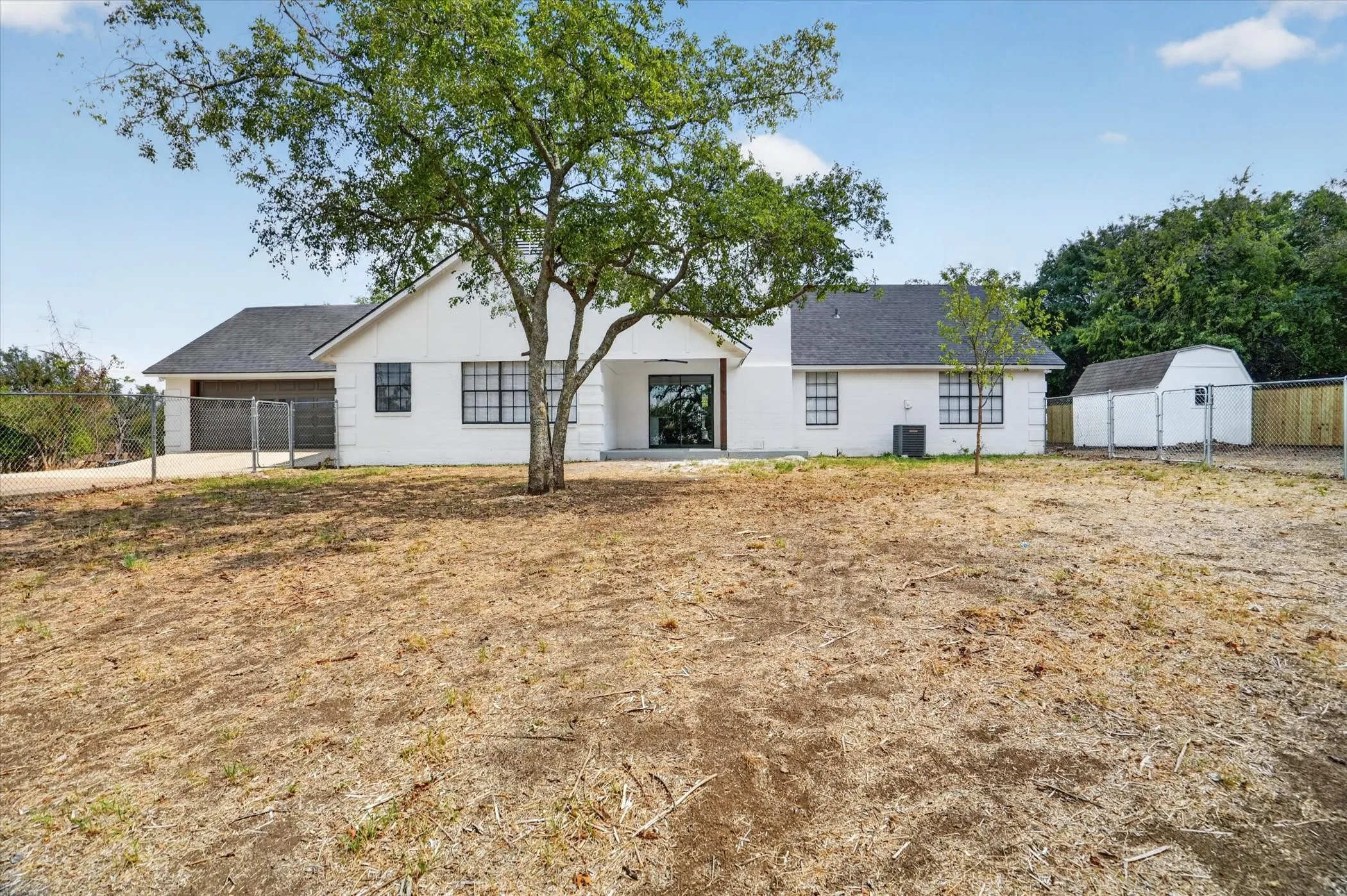 Single Family Residence For Sale in Parker County , 111 Woodcrest Street, Weatherford, Texas 76087, 3 Bedroom, 2 Bathroom, 2 Garage spaces, 1,968 Sqft, built in 1978, mls#21390509, Real Estate Agent in Weatherford, Homes For Sale in Parker county, Homes For Sale in Weatherford, Realtor in Weatherford Texas, Real Estate Brokerage Independent Realty Texas, Luminita Cordes Realtor