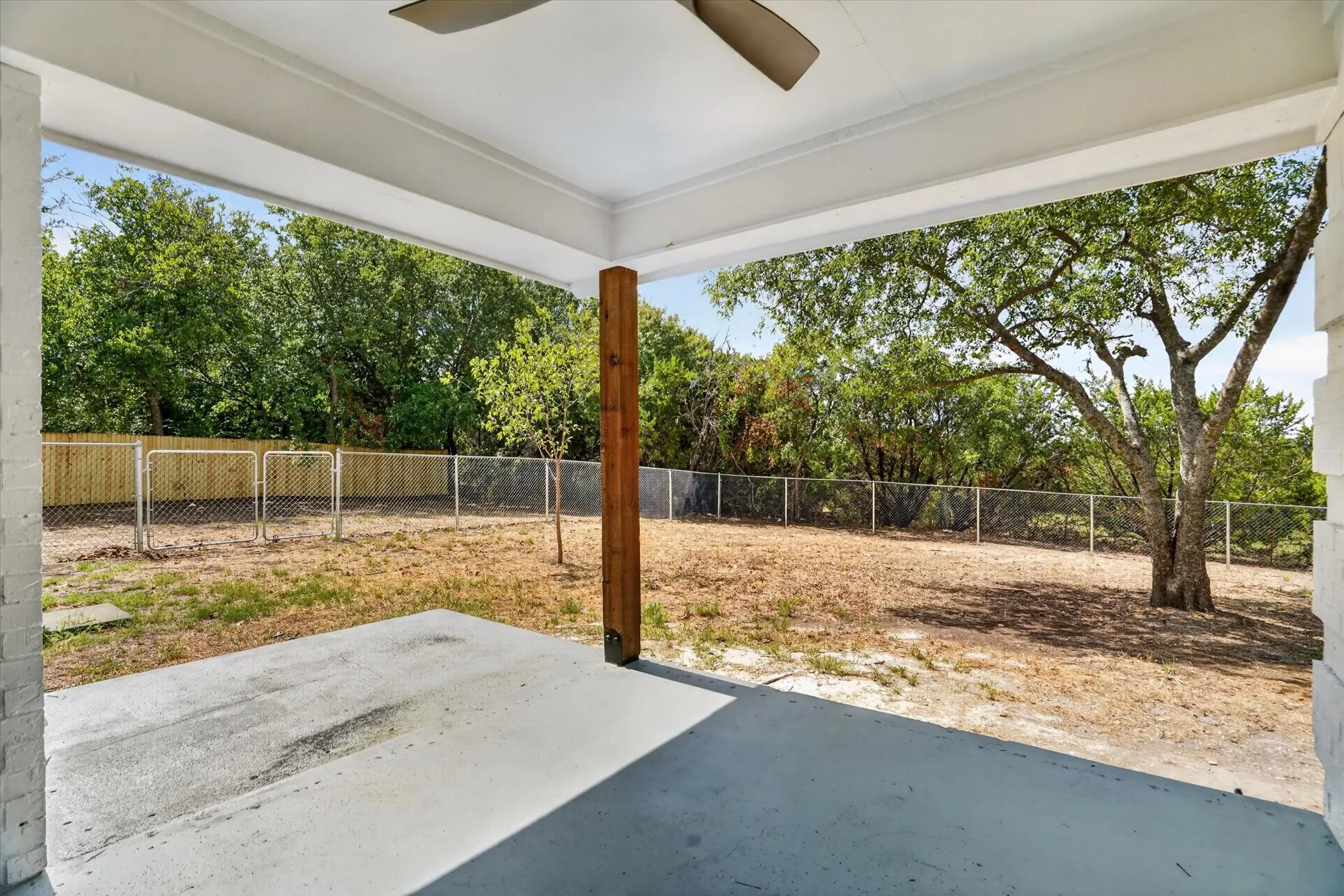 Single Family Residence For Sale in Parker County , 111 Woodcrest Street, Weatherford, Texas 76087, 3 Bedroom, 2 Bathroom, 2 Garage spaces, 1,968 Sqft, built in 1978, mls#21390509, Real Estate Agent in Weatherford, Homes For Sale in Parker county, Homes For Sale in Weatherford, Realtor in Weatherford Texas, Real Estate Brokerage Independent Realty Texas, Luminita Cordes Realtor