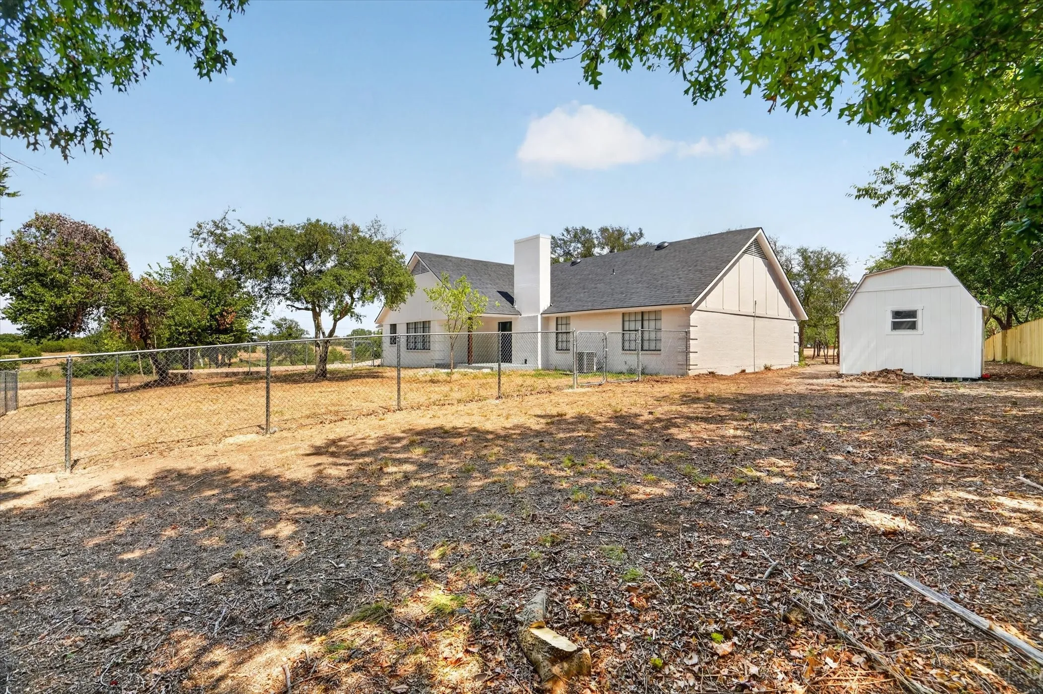 Single Family Residence For Sale in Parker County , 111 Woodcrest Street, Weatherford, Texas 76087, 3 Bedroom, 2 Bathroom, 2 Garage spaces, 1,968 Sqft, built in 1978, mls#21390509, Real Estate Agent in Weatherford, Homes For Sale in Parker county, Homes For Sale in Weatherford, Realtor in Weatherford Texas, Real Estate Brokerage Independent Realty Texas, Luminita Cordes Realtor