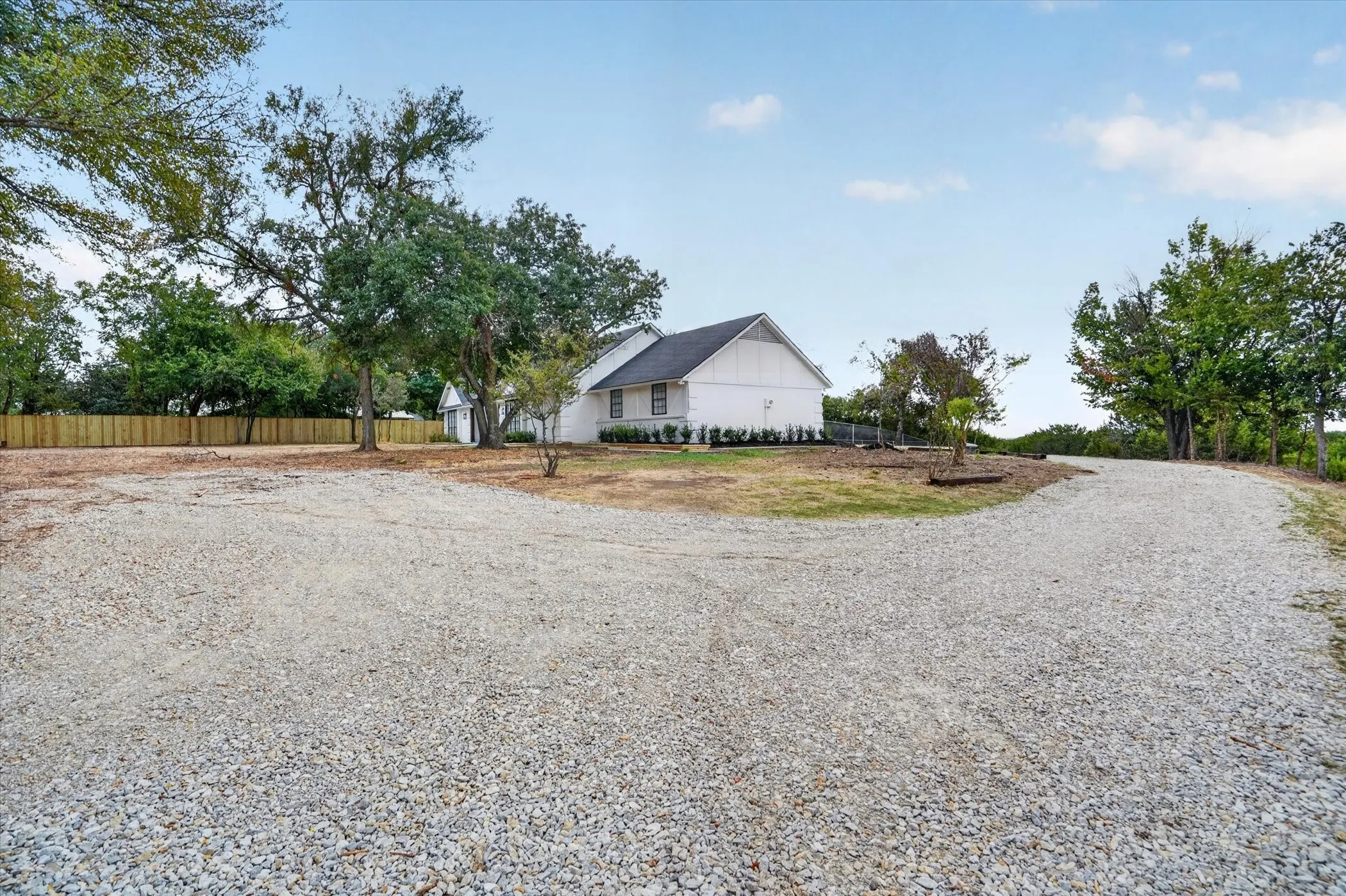 Single Family Residence For Sale in Parker County , 111 Woodcrest Street, Weatherford, Texas 76087, 3 Bedroom, 2 Bathroom, 2 Garage spaces, 1,968 Sqft, built in 1978, mls#21390509, Real Estate Agent in Weatherford, Homes For Sale in Parker county, Homes For Sale in Weatherford, Realtor in Weatherford Texas, Real Estate Brokerage Independent Realty Texas, Luminita Cordes Realtor