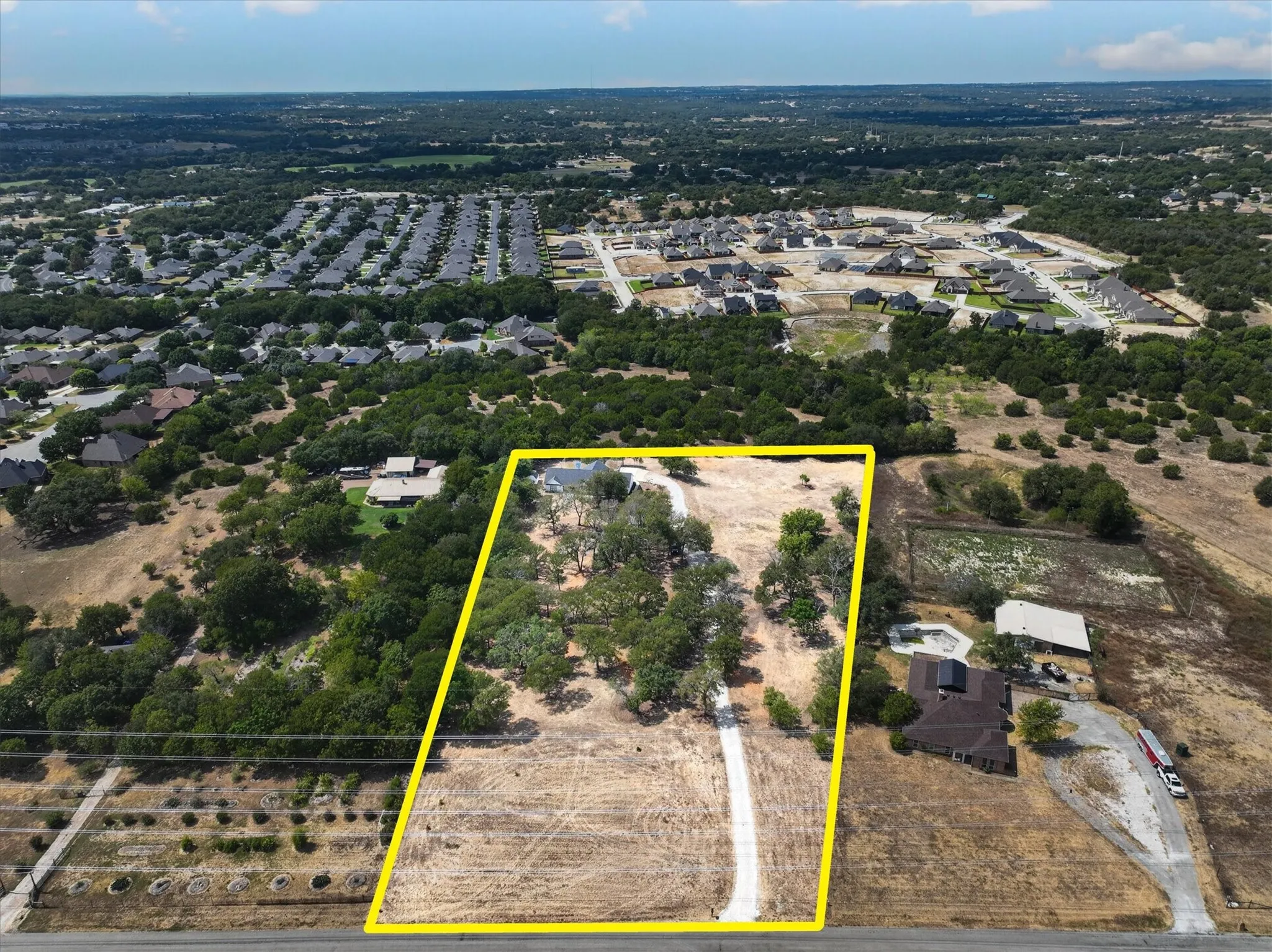 Single Family Residence For Sale in Parker County , 111 Woodcrest Street, Weatherford, Texas 76087, 3 Bedroom, 2 Bathroom, 2 Garage spaces, 1,968 Sqft, built in 1978, mls#21390509, Real Estate Agent in Weatherford, Homes For Sale in Parker county, Homes For Sale in Weatherford, Realtor in Weatherford Texas, Real Estate Brokerage Independent Realty Texas, Luminita Cordes Realtor