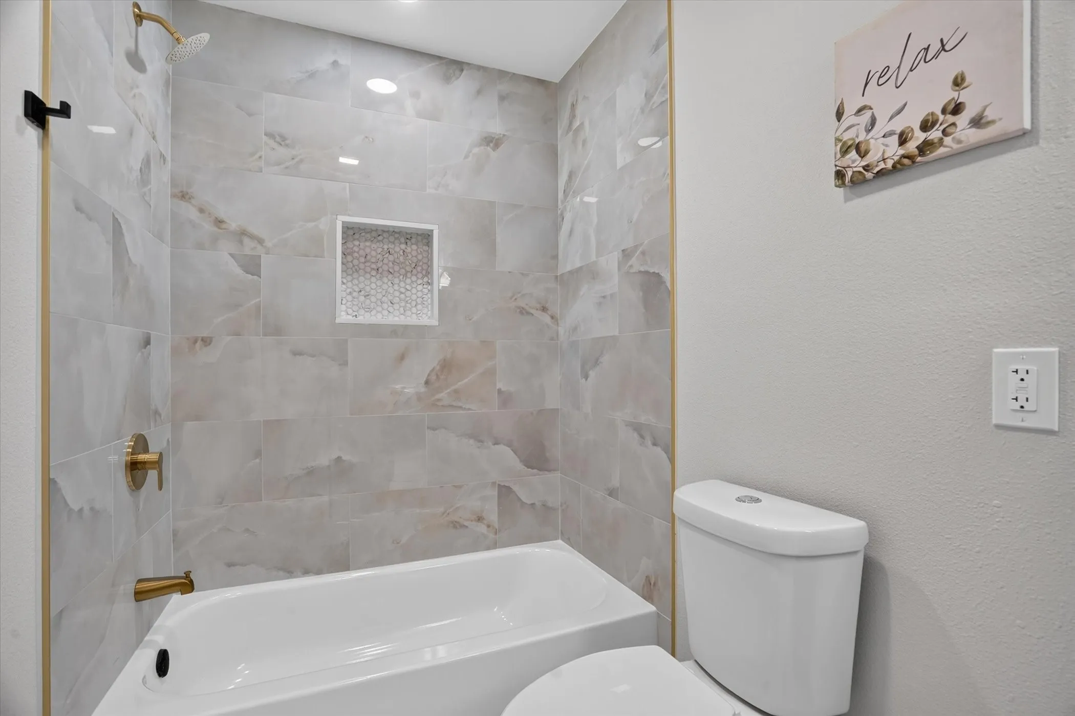 Single Family Residence For Sale in Parker County , 111 Woodcrest Street, Weatherford, Texas 76087, 3 Bedroom, 2 Bathroom, 2 Garage spaces, 1,968 Sqft, built in 1978, mls#21390509, Real Estate Agent in Weatherford, Homes For Sale in Parker county, Homes For Sale in Weatherford, Realtor in Weatherford Texas, Real Estate Brokerage Independent Realty Texas, Luminita Cordes Realtor