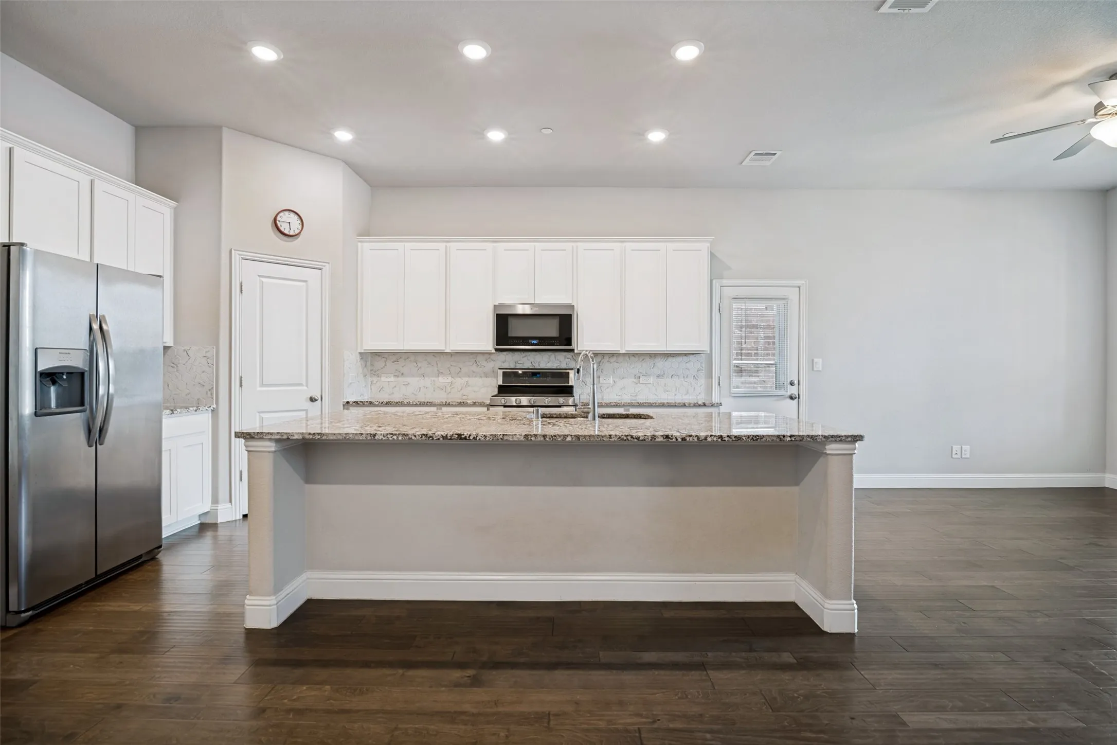 Single Family Residence For Rent in Dallas County , 7401 Sunset Boulevard, Rowlett, Texas 75088, 3 Bedroom, 3 Bathroom, 2 Garage spaces, 2,061 Sqft, built in 2019, mls#21390563, Real Estate Agent in Rowlett, Homes For Rent in Dallas county, Homes For Rent in Rowlett, Realtor in Rowlett Texas, Real Estate Brokerage Independent Realty Texas, Luminita Cordes Realtor
