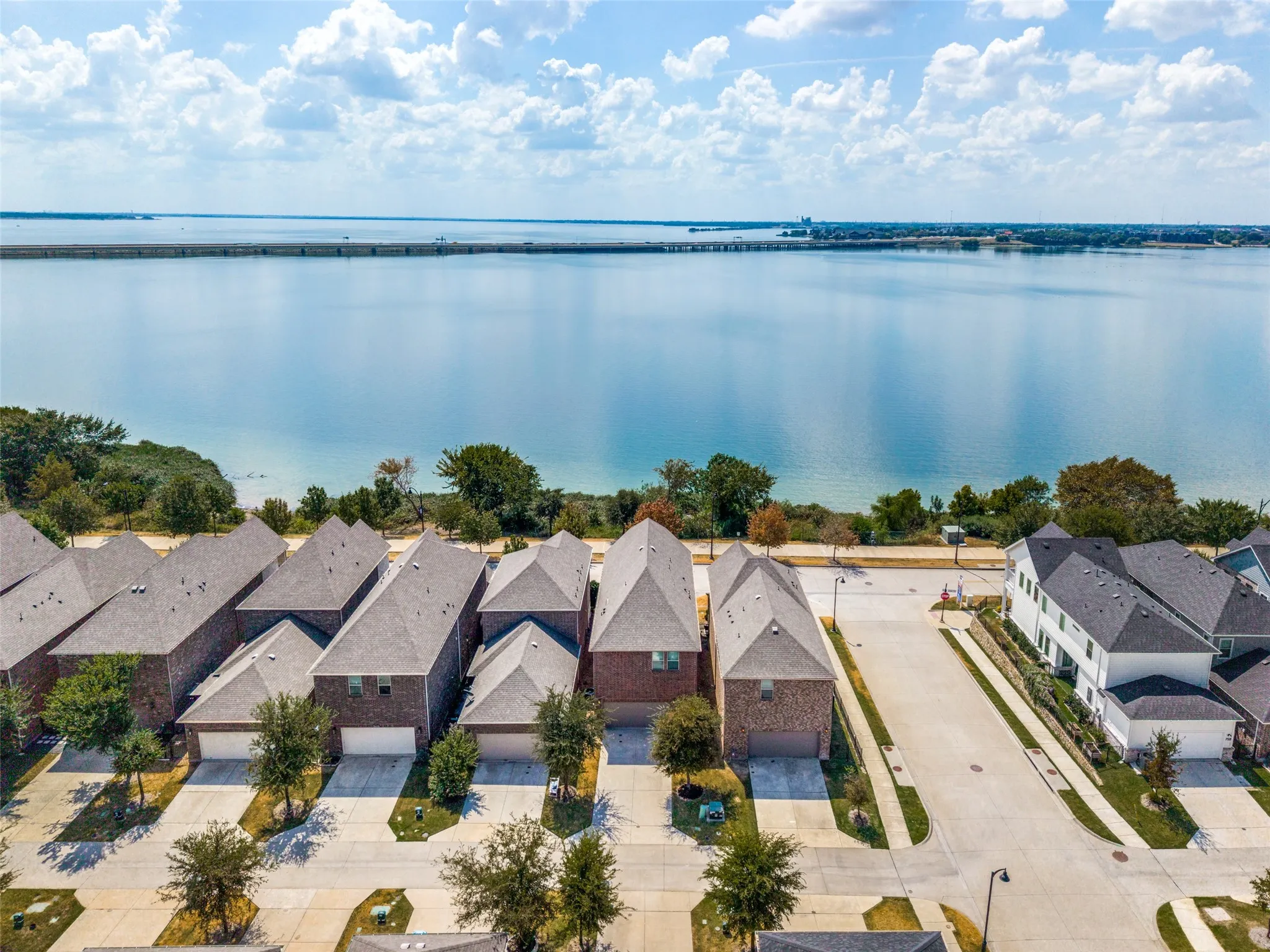 Single Family Residence For Rent in Dallas County , 7401 Sunset Boulevard, Rowlett, Texas 75088, 3 Bedroom, 3 Bathroom, 2 Garage spaces, 2,061 Sqft, built in 2019, mls#21390563, Real Estate Agent in Rowlett, Homes For Rent in Dallas county, Homes For Rent in Rowlett, Realtor in Rowlett Texas, Real Estate Brokerage Independent Realty Texas, Luminita Cordes Realtor