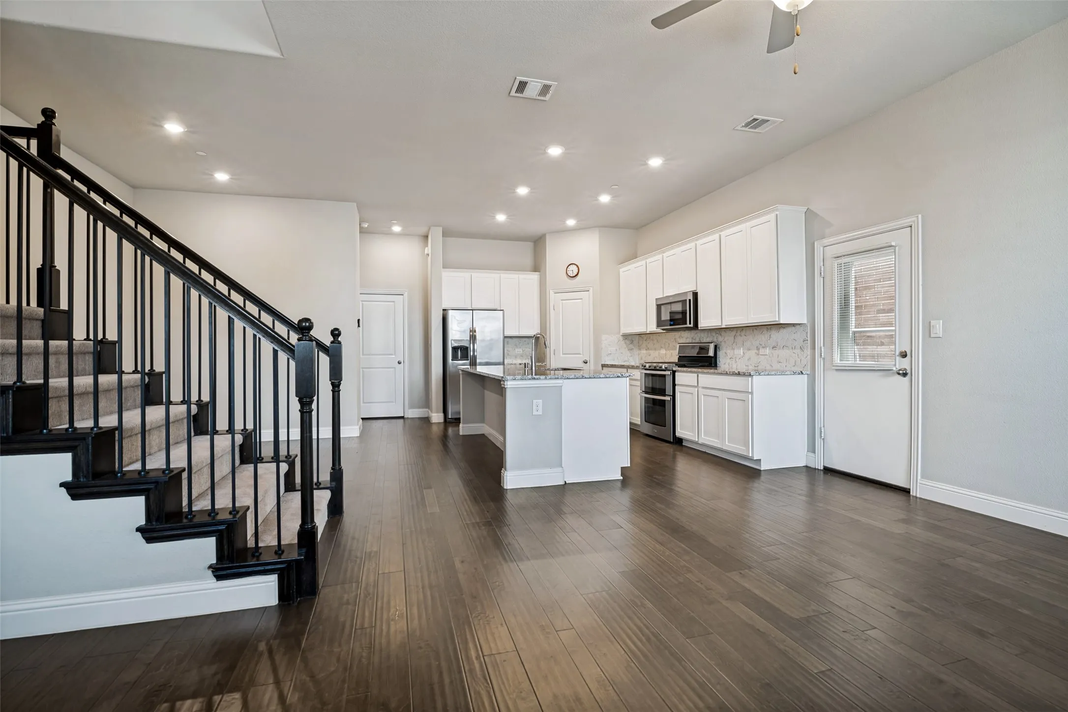 Single Family Residence For Rent in Dallas County , 7401 Sunset Boulevard, Rowlett, Texas 75088, 3 Bedroom, 3 Bathroom, 2 Garage spaces, 2,061 Sqft, built in 2019, mls#21390563, Real Estate Agent in Rowlett, Homes For Rent in Dallas county, Homes For Rent in Rowlett, Realtor in Rowlett Texas, Real Estate Brokerage Independent Realty Texas, Luminita Cordes Realtor