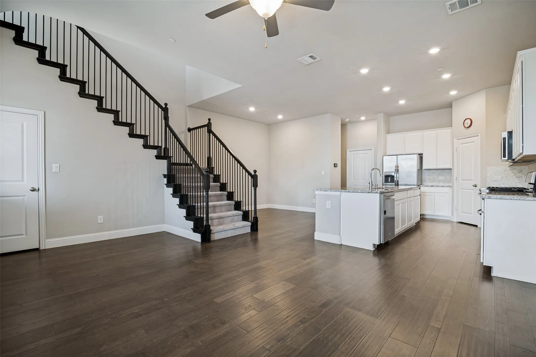 Single Family Residence For Rent in Dallas County , 7401 Sunset Boulevard, Rowlett, Texas 75088, 3 Bedroom, 3 Bathroom, 2 Garage spaces, 2,061 Sqft, built in 2019, mls#21390563, Real Estate Agent in Rowlett, Homes For Rent in Dallas county, Homes For Rent in Rowlett, Realtor in Rowlett Texas, Real Estate Brokerage Independent Realty Texas, Luminita Cordes Realtor