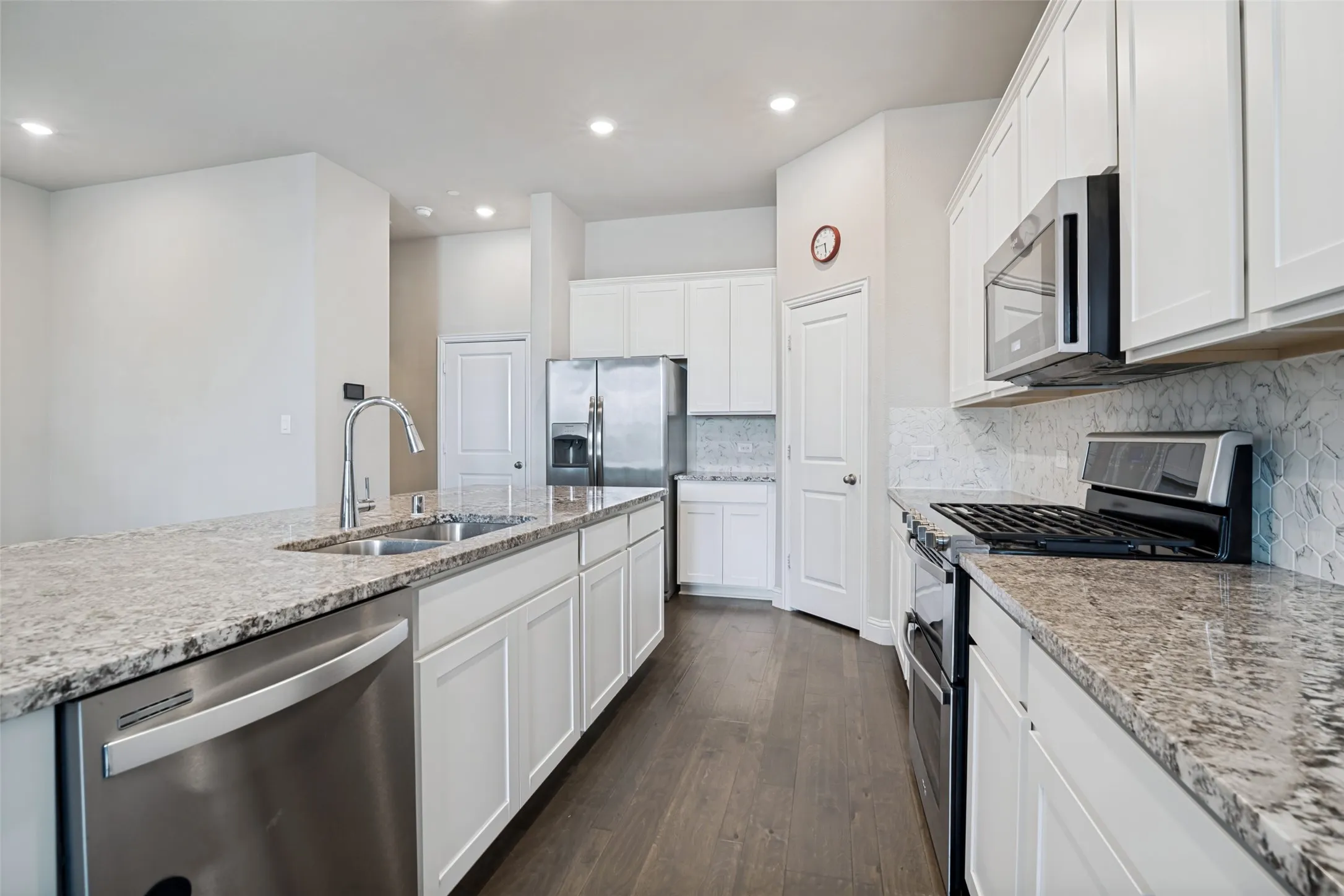 Single Family Residence For Rent in Dallas County , 7401 Sunset Boulevard, Rowlett, Texas 75088, 3 Bedroom, 3 Bathroom, 2 Garage spaces, 2,061 Sqft, built in 2019, mls#21390563, Real Estate Agent in Rowlett, Homes For Rent in Dallas county, Homes For Rent in Rowlett, Realtor in Rowlett Texas, Real Estate Brokerage Independent Realty Texas, Luminita Cordes Realtor