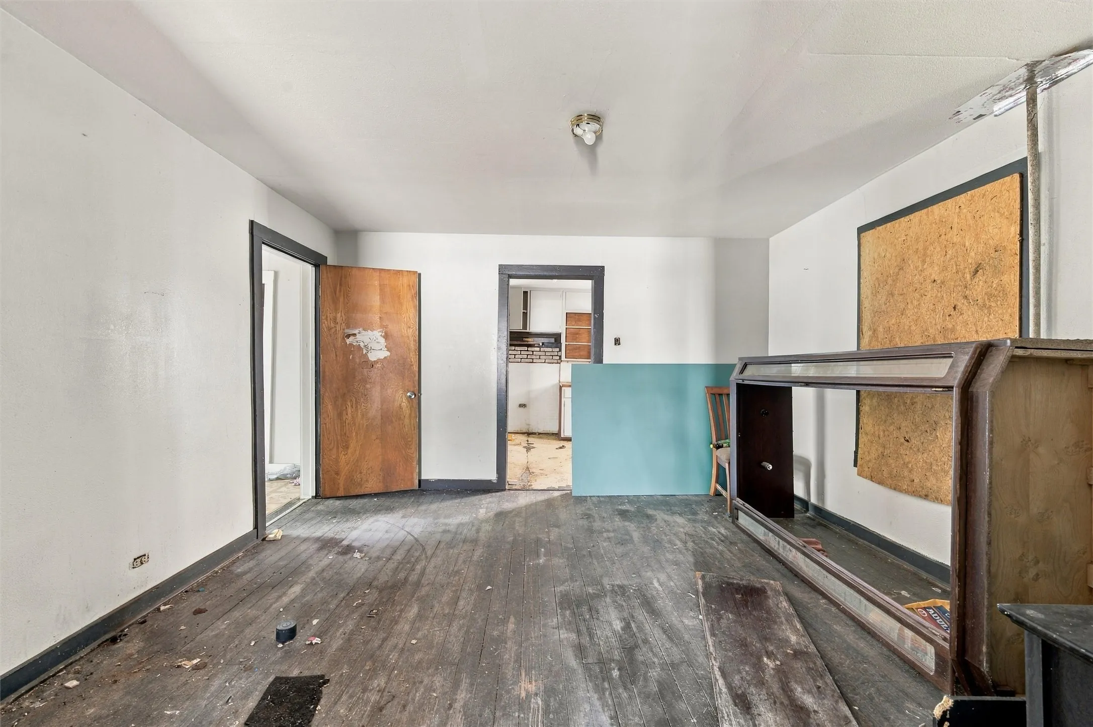 Single Family Residence For Sale in Mc Lennan County , 204 Eagle Drive, Bruceville Eddy, Texas 76524, 3 Bedroom, 2 Bathroom, Garage spaces, 1,384 Sqft, built in 1934, mls#21388672, Real Estate Agent in Bruceville Eddy, Homes For Sale in Mc Lennan county, Homes For Sale in Bruceville Eddy, Realtor in Bruceville Eddy Texas, Real Estate Brokerage Independent Realty Texas, Luminita Cordes Realtor