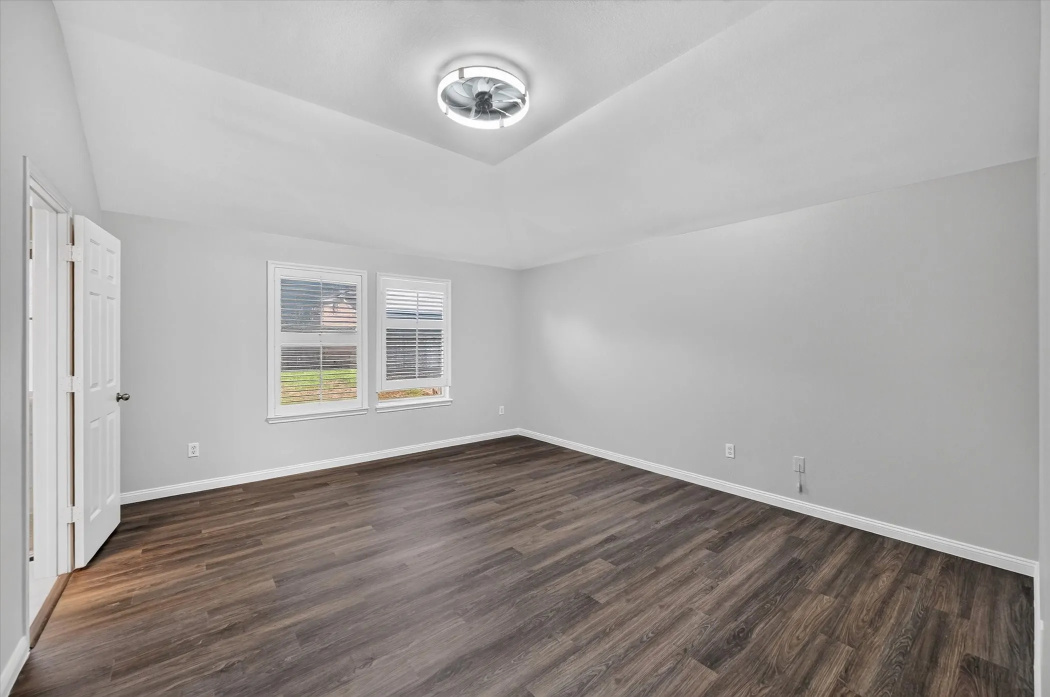 Single Family Residence For Sale in Tarrant County , 3203 Yeltes, Grand Prairie, Texas 75054, 3 Bedroom, 2 Bathroom, 2 Garage spaces, 1,829 Sqft, built in 2005, mls#21389302, Real Estate Agent in Grand Prairie, Homes For Sale in Tarrant county, Homes For Sale in Grand Prairie, Realtor in Grand Prairie Texas, Real Estate Brokerage Independent Realty Texas, Luminita Cordes Realtor