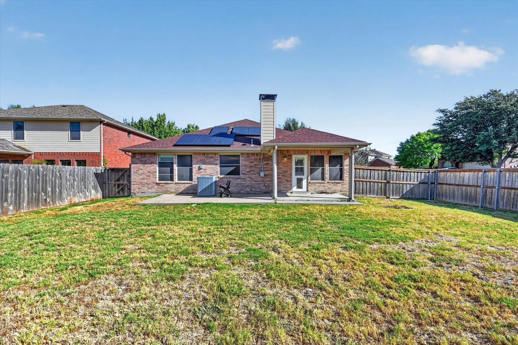 Single Family Residence For Sale in Tarrant County , 3203 Yeltes, Grand Prairie, Texas 75054, 3 Bedroom, 2 Bathroom, 2 Garage spaces, 1,829 Sqft, built in 2005, mls#21389302, Real Estate Agent in Grand Prairie, Homes For Sale in Tarrant county, Homes For Sale in Grand Prairie, Realtor in Grand Prairie Texas, Real Estate Brokerage Independent Realty Texas, Luminita Cordes Realtor