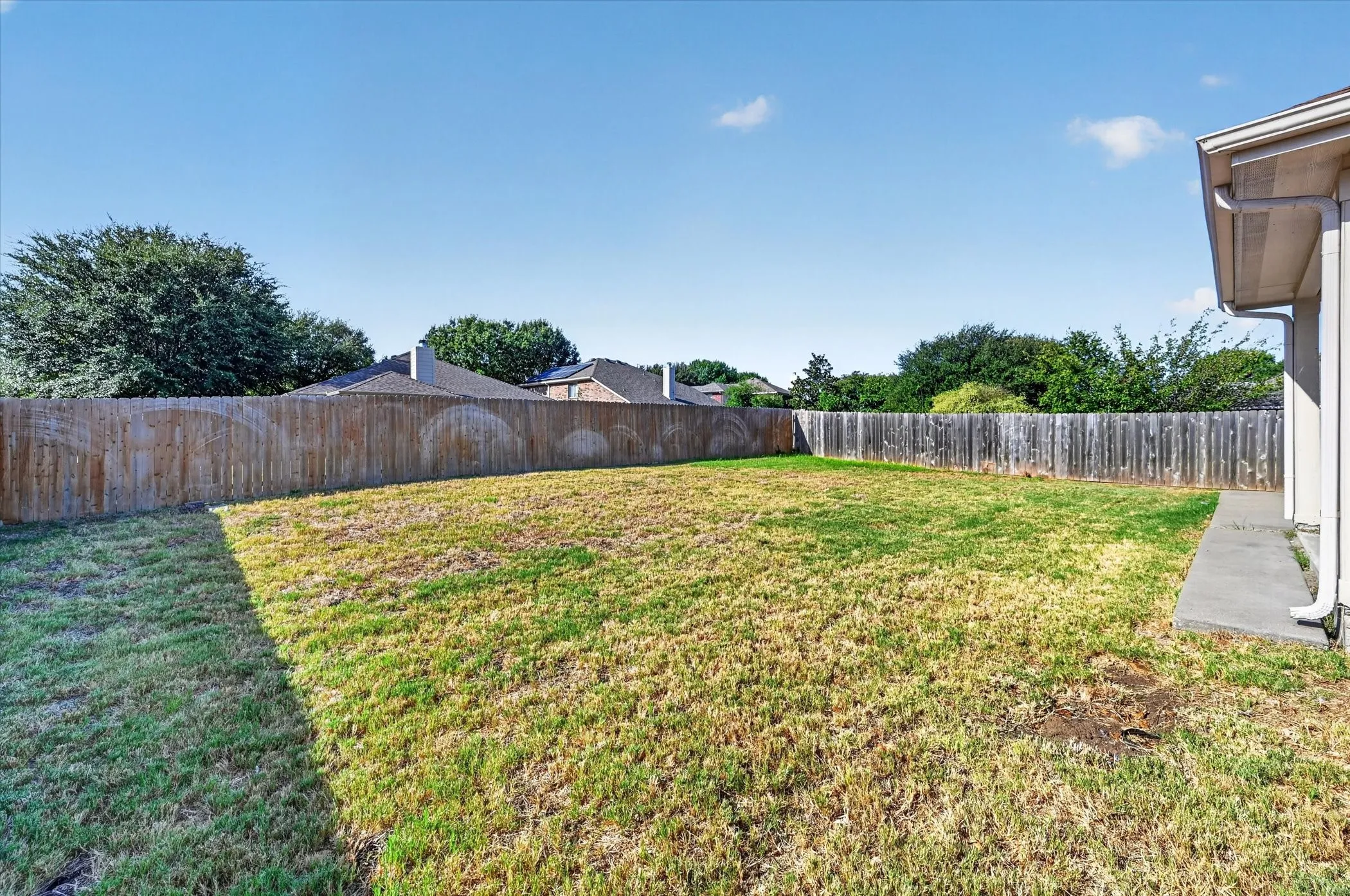 Single Family Residence For Sale in Tarrant County , 3203 Yeltes, Grand Prairie, Texas 75054, 3 Bedroom, 2 Bathroom, 2 Garage spaces, 1,829 Sqft, built in 2005, mls#21389302, Real Estate Agent in Grand Prairie, Homes For Sale in Tarrant county, Homes For Sale in Grand Prairie, Realtor in Grand Prairie Texas, Real Estate Brokerage Independent Realty Texas, Luminita Cordes Realtor