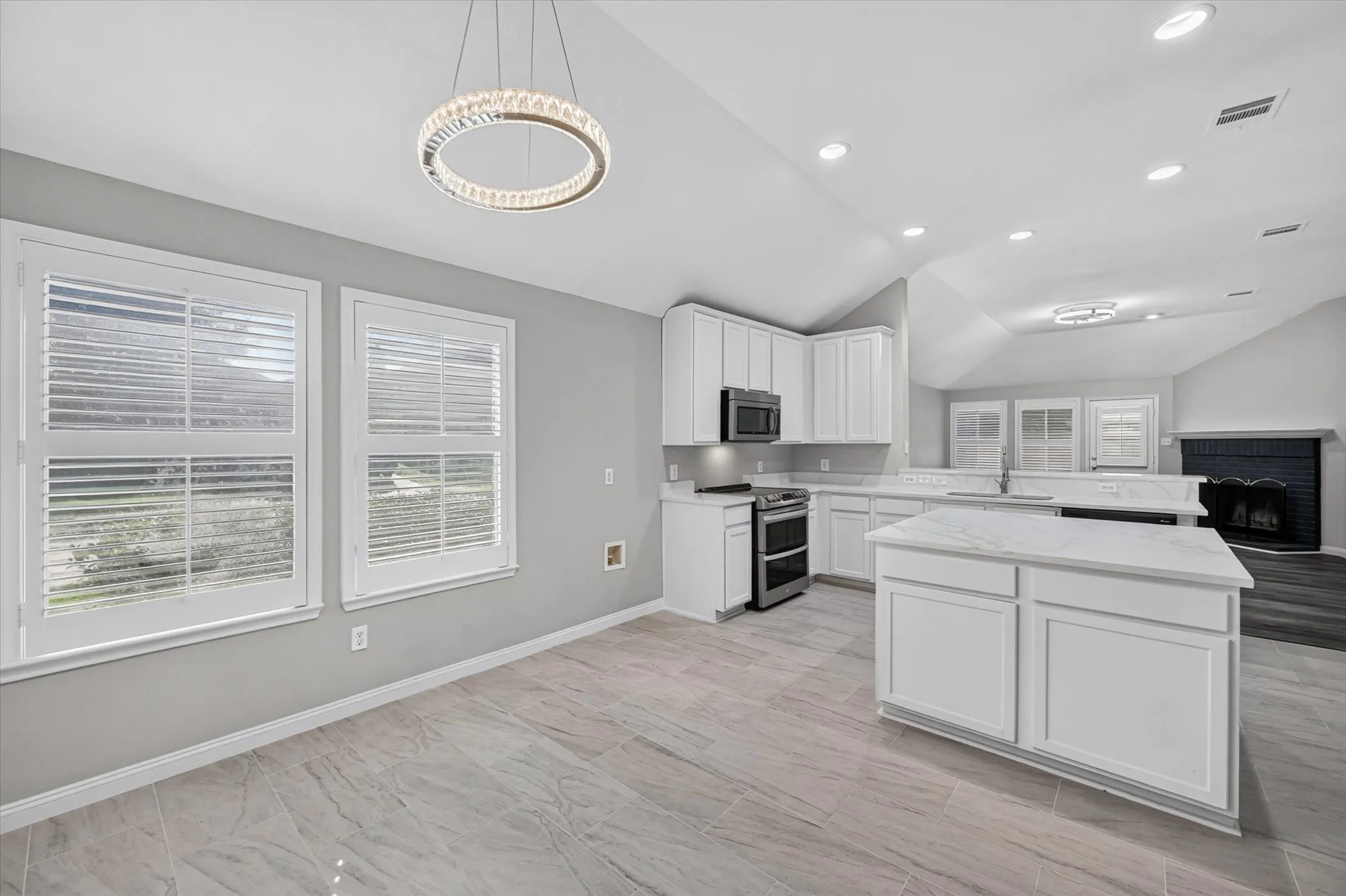 Single Family Residence For Sale in Tarrant County , 3203 Yeltes, Grand Prairie, Texas 75054, 3 Bedroom, 2 Bathroom, 2 Garage spaces, 1,829 Sqft, built in 2005, mls#21389302, Real Estate Agent in Grand Prairie, Homes For Sale in Tarrant county, Homes For Sale in Grand Prairie, Realtor in Grand Prairie Texas, Real Estate Brokerage Independent Realty Texas, Luminita Cordes Realtor