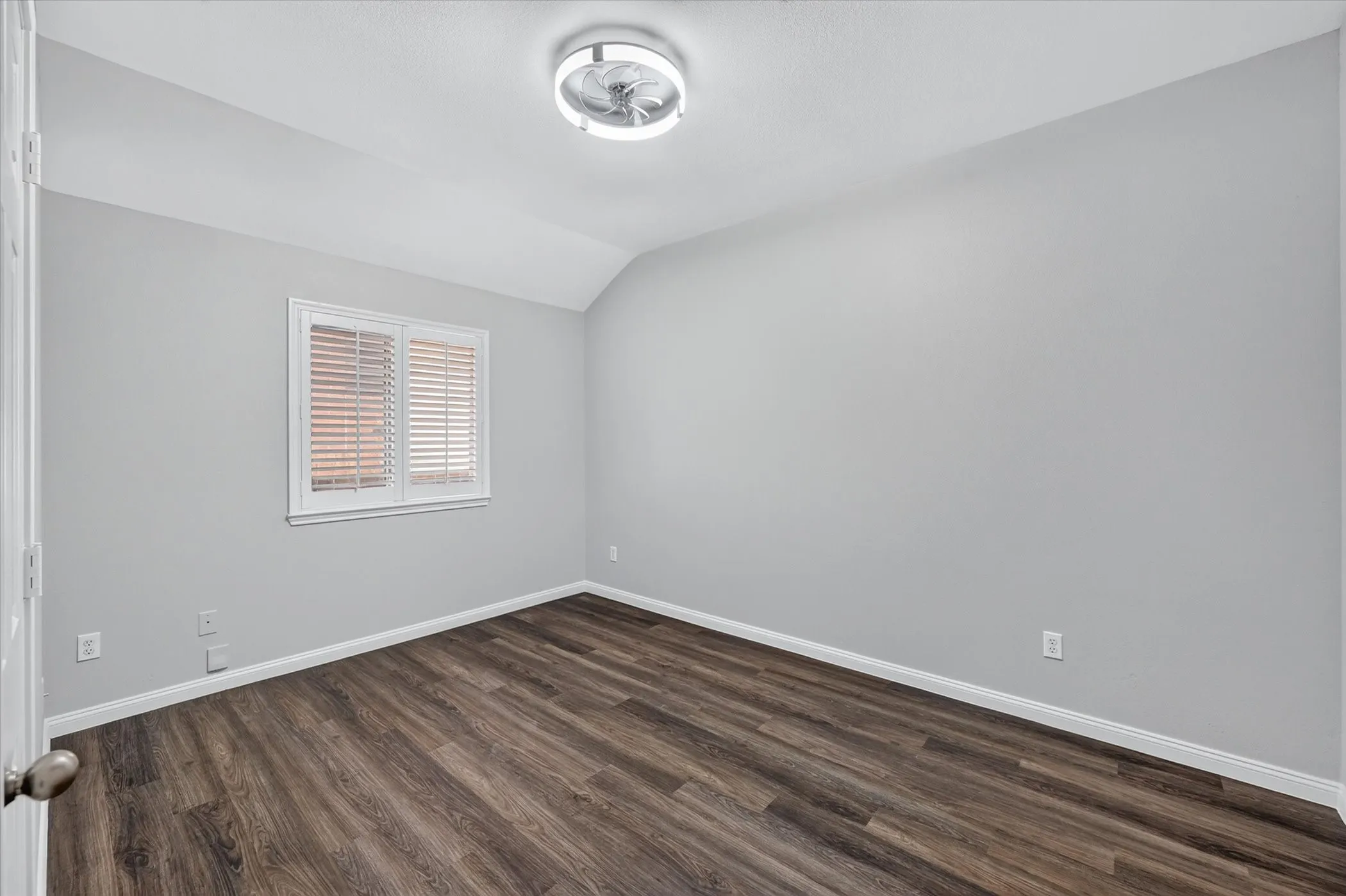 Single Family Residence For Sale in Tarrant County , 3203 Yeltes, Grand Prairie, Texas 75054, 3 Bedroom, 2 Bathroom, 2 Garage spaces, 1,829 Sqft, built in 2005, mls#21389302, Real Estate Agent in Grand Prairie, Homes For Sale in Tarrant county, Homes For Sale in Grand Prairie, Realtor in Grand Prairie Texas, Real Estate Brokerage Independent Realty Texas, Luminita Cordes Realtor