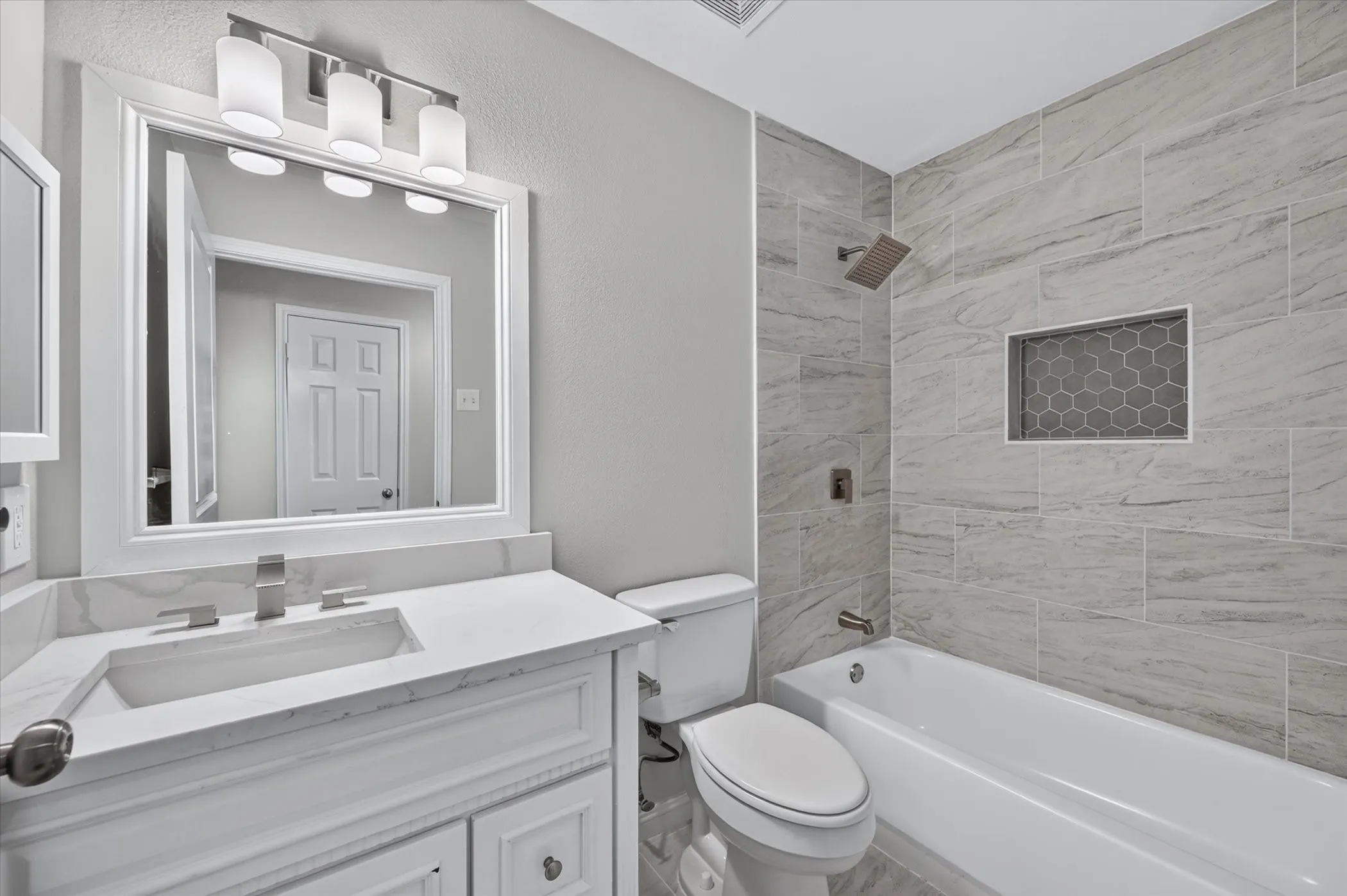 Single Family Residence For Sale in Tarrant County , 3203 Yeltes, Grand Prairie, Texas 75054, 3 Bedroom, 2 Bathroom, 2 Garage spaces, 1,829 Sqft, built in 2005, mls#21389302, Real Estate Agent in Grand Prairie, Homes For Sale in Tarrant county, Homes For Sale in Grand Prairie, Realtor in Grand Prairie Texas, Real Estate Brokerage Independent Realty Texas, Luminita Cordes Realtor