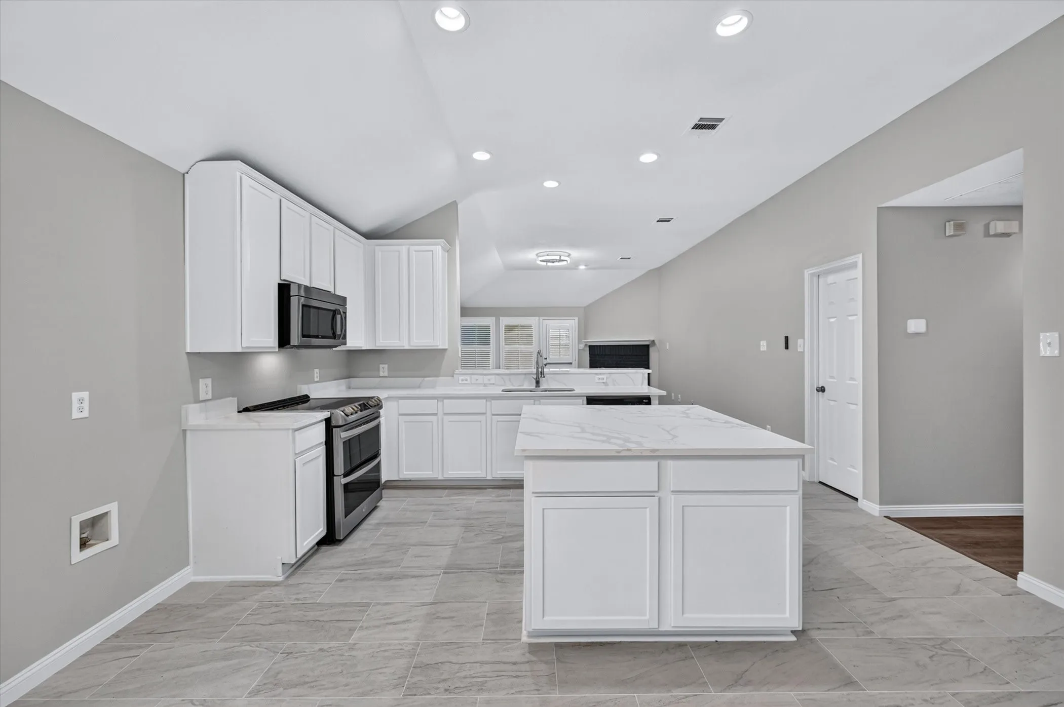 Single Family Residence For Sale in Tarrant County , 3203 Yeltes, Grand Prairie, Texas 75054, 3 Bedroom, 2 Bathroom, 2 Garage spaces, 1,829 Sqft, built in 2005, mls#21389302, Real Estate Agent in Grand Prairie, Homes For Sale in Tarrant county, Homes For Sale in Grand Prairie, Realtor in Grand Prairie Texas, Real Estate Brokerage Independent Realty Texas, Luminita Cordes Realtor