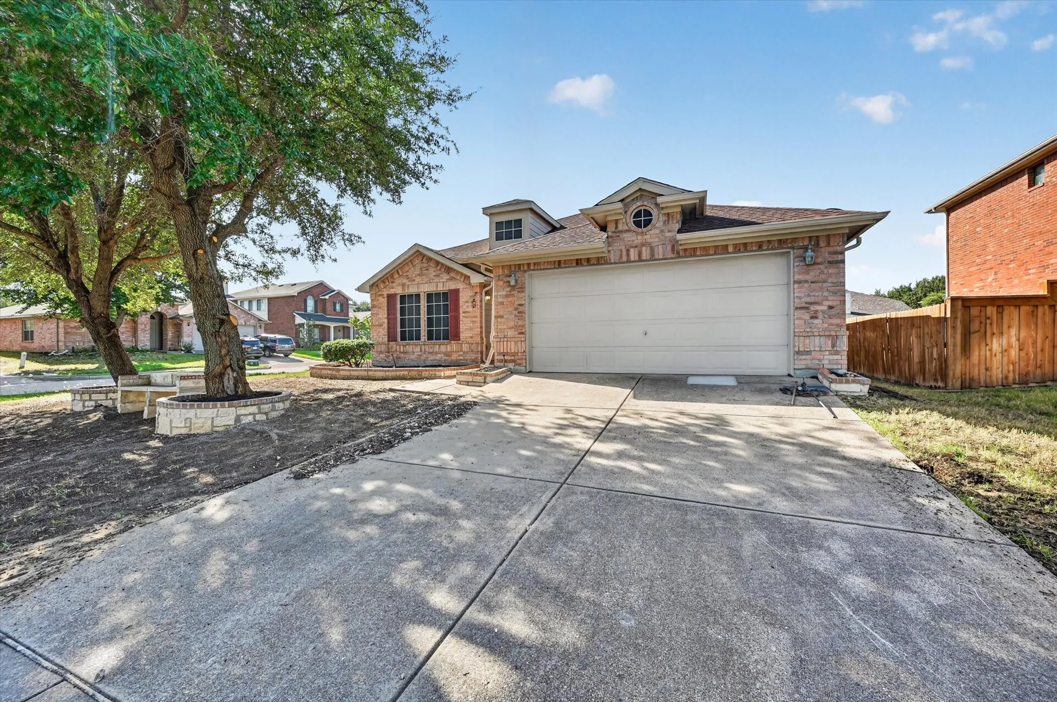 Single Family Residence For Sale in Tarrant County , 3203 Yeltes, Grand Prairie, Texas 75054, 3 Bedroom, 2 Bathroom, 2 Garage spaces, 1,829 Sqft, built in 2005, mls#21389302, Real Estate Agent in Grand Prairie, Homes For Sale in Tarrant county, Homes For Sale in Grand Prairie, Realtor in Grand Prairie Texas, Real Estate Brokerage Independent Realty Texas, Luminita Cordes Realtor