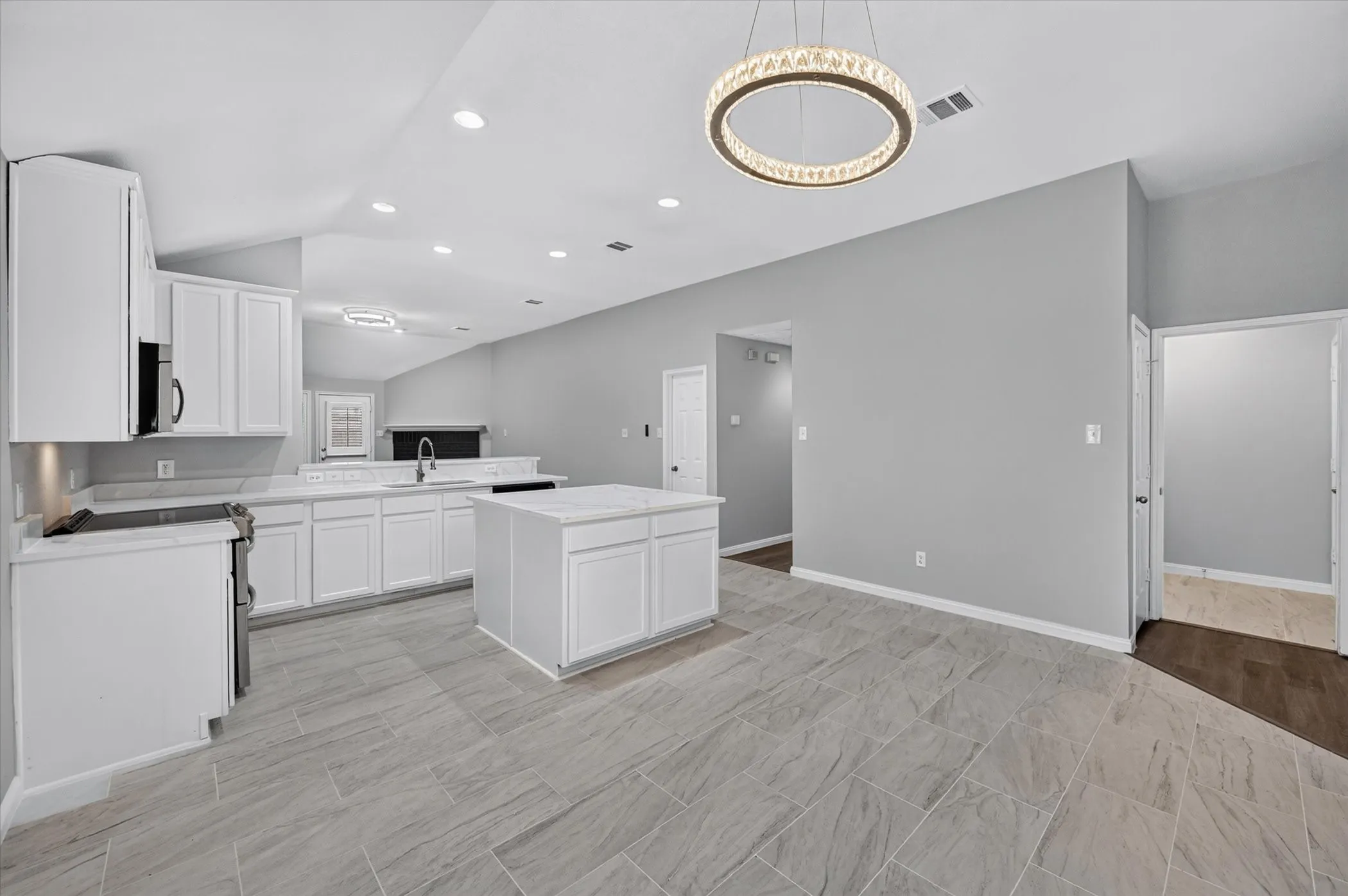 Single Family Residence For Sale in Tarrant County , 3203 Yeltes, Grand Prairie, Texas 75054, 3 Bedroom, 2 Bathroom, 2 Garage spaces, 1,829 Sqft, built in 2005, mls#21389302, Real Estate Agent in Grand Prairie, Homes For Sale in Tarrant county, Homes For Sale in Grand Prairie, Realtor in Grand Prairie Texas, Real Estate Brokerage Independent Realty Texas, Luminita Cordes Realtor