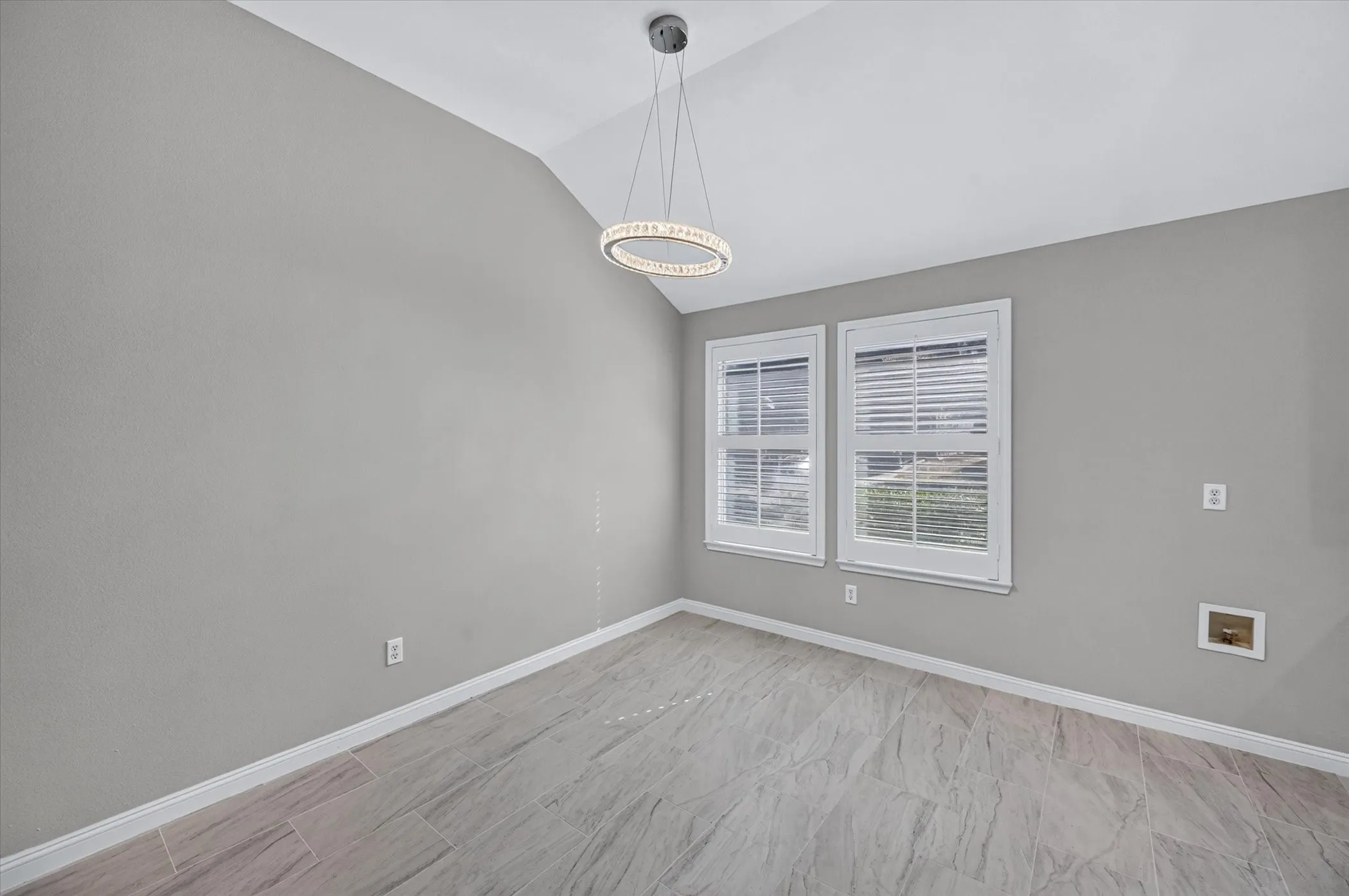 Single Family Residence For Sale in Tarrant County , 3203 Yeltes, Grand Prairie, Texas 75054, 3 Bedroom, 2 Bathroom, 2 Garage spaces, 1,829 Sqft, built in 2005, mls#21389302, Real Estate Agent in Grand Prairie, Homes For Sale in Tarrant county, Homes For Sale in Grand Prairie, Realtor in Grand Prairie Texas, Real Estate Brokerage Independent Realty Texas, Luminita Cordes Realtor
