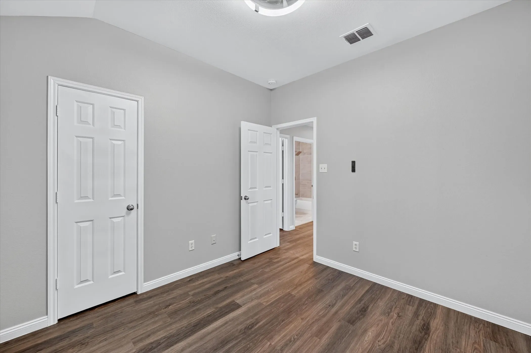 Single Family Residence For Sale in Tarrant County , 3203 Yeltes, Grand Prairie, Texas 75054, 3 Bedroom, 2 Bathroom, 2 Garage spaces, 1,829 Sqft, built in 2005, mls#21389302, Real Estate Agent in Grand Prairie, Homes For Sale in Tarrant county, Homes For Sale in Grand Prairie, Realtor in Grand Prairie Texas, Real Estate Brokerage Independent Realty Texas, Luminita Cordes Realtor