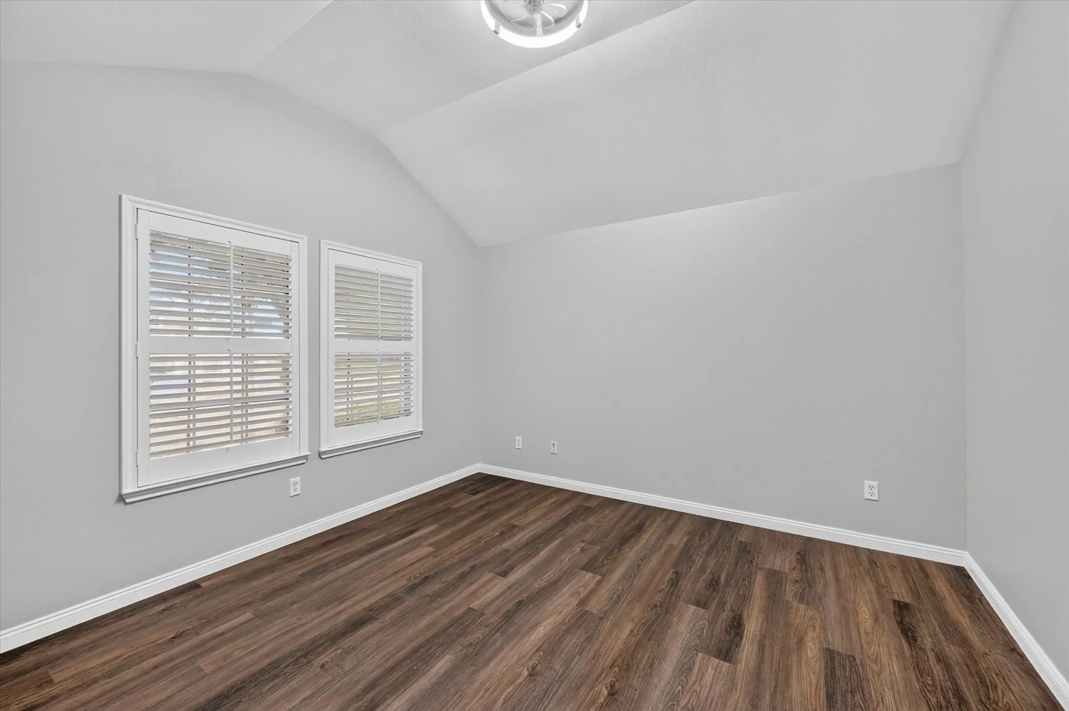 Single Family Residence For Sale in Tarrant County , 3203 Yeltes, Grand Prairie, Texas 75054, 3 Bedroom, 2 Bathroom, 2 Garage spaces, 1,829 Sqft, built in 2005, mls#21389302, Real Estate Agent in Grand Prairie, Homes For Sale in Tarrant county, Homes For Sale in Grand Prairie, Realtor in Grand Prairie Texas, Real Estate Brokerage Independent Realty Texas, Luminita Cordes Realtor