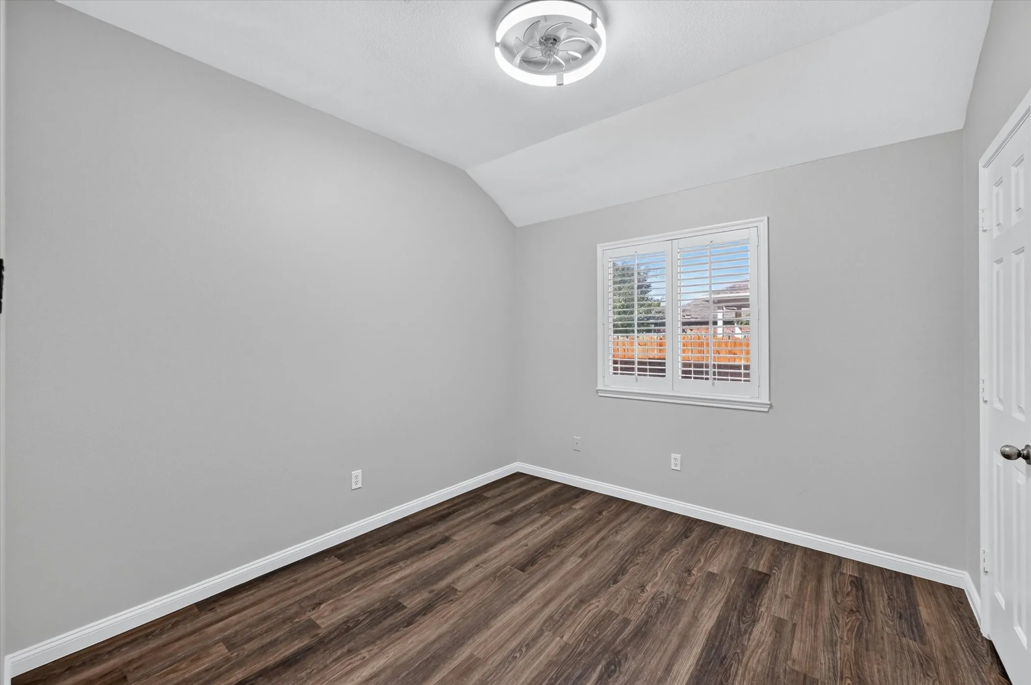 Single Family Residence For Sale in Tarrant County , 3203 Yeltes, Grand Prairie, Texas 75054, 3 Bedroom, 2 Bathroom, 2 Garage spaces, 1,829 Sqft, built in 2005, mls#21389302, Real Estate Agent in Grand Prairie, Homes For Sale in Tarrant county, Homes For Sale in Grand Prairie, Realtor in Grand Prairie Texas, Real Estate Brokerage Independent Realty Texas, Luminita Cordes Realtor