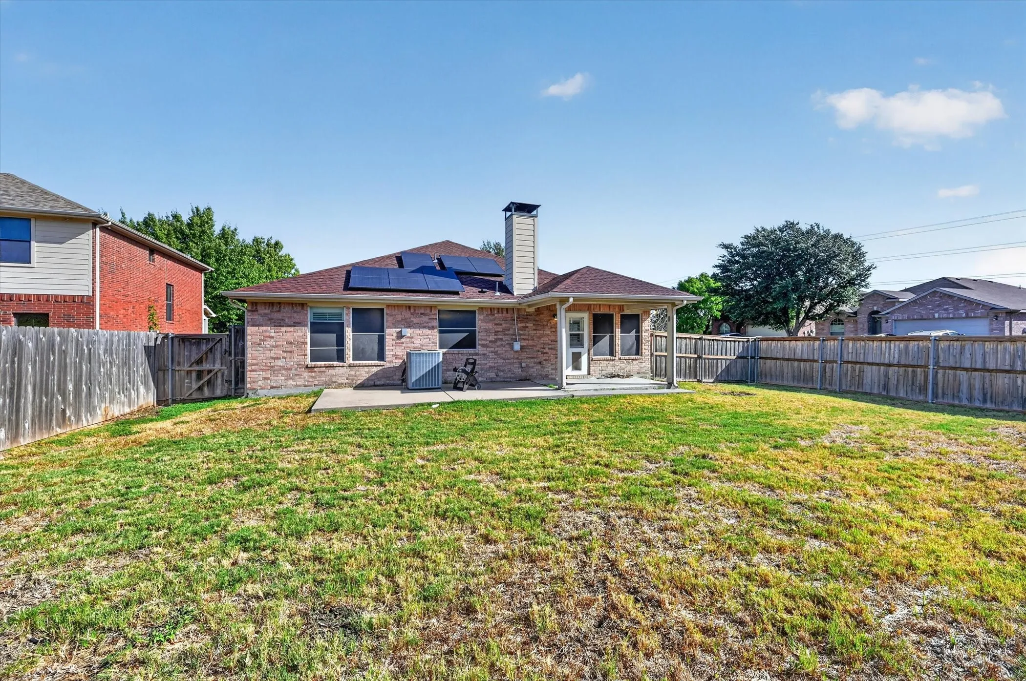 Single Family Residence For Sale in Tarrant County , 3203 Yeltes, Grand Prairie, Texas 75054, 3 Bedroom, 2 Bathroom, 2 Garage spaces, 1,829 Sqft, built in 2005, mls#21389302, Real Estate Agent in Grand Prairie, Homes For Sale in Tarrant county, Homes For Sale in Grand Prairie, Realtor in Grand Prairie Texas, Real Estate Brokerage Independent Realty Texas, Luminita Cordes Realtor