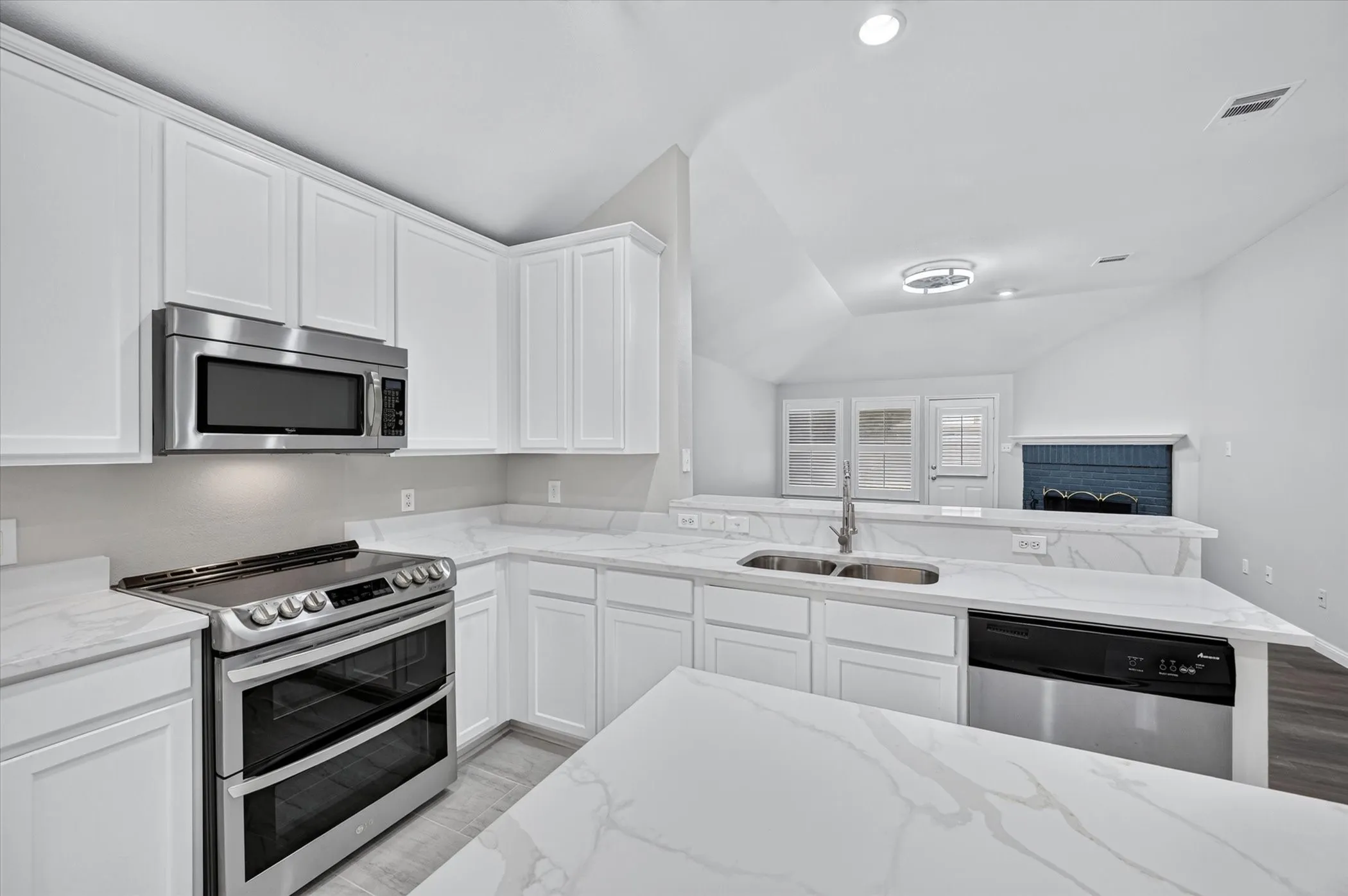 Single Family Residence For Sale in Tarrant County , 3203 Yeltes, Grand Prairie, Texas 75054, 3 Bedroom, 2 Bathroom, 2 Garage spaces, 1,829 Sqft, built in 2005, mls#21389302, Real Estate Agent in Grand Prairie, Homes For Sale in Tarrant county, Homes For Sale in Grand Prairie, Realtor in Grand Prairie Texas, Real Estate Brokerage Independent Realty Texas, Luminita Cordes Realtor