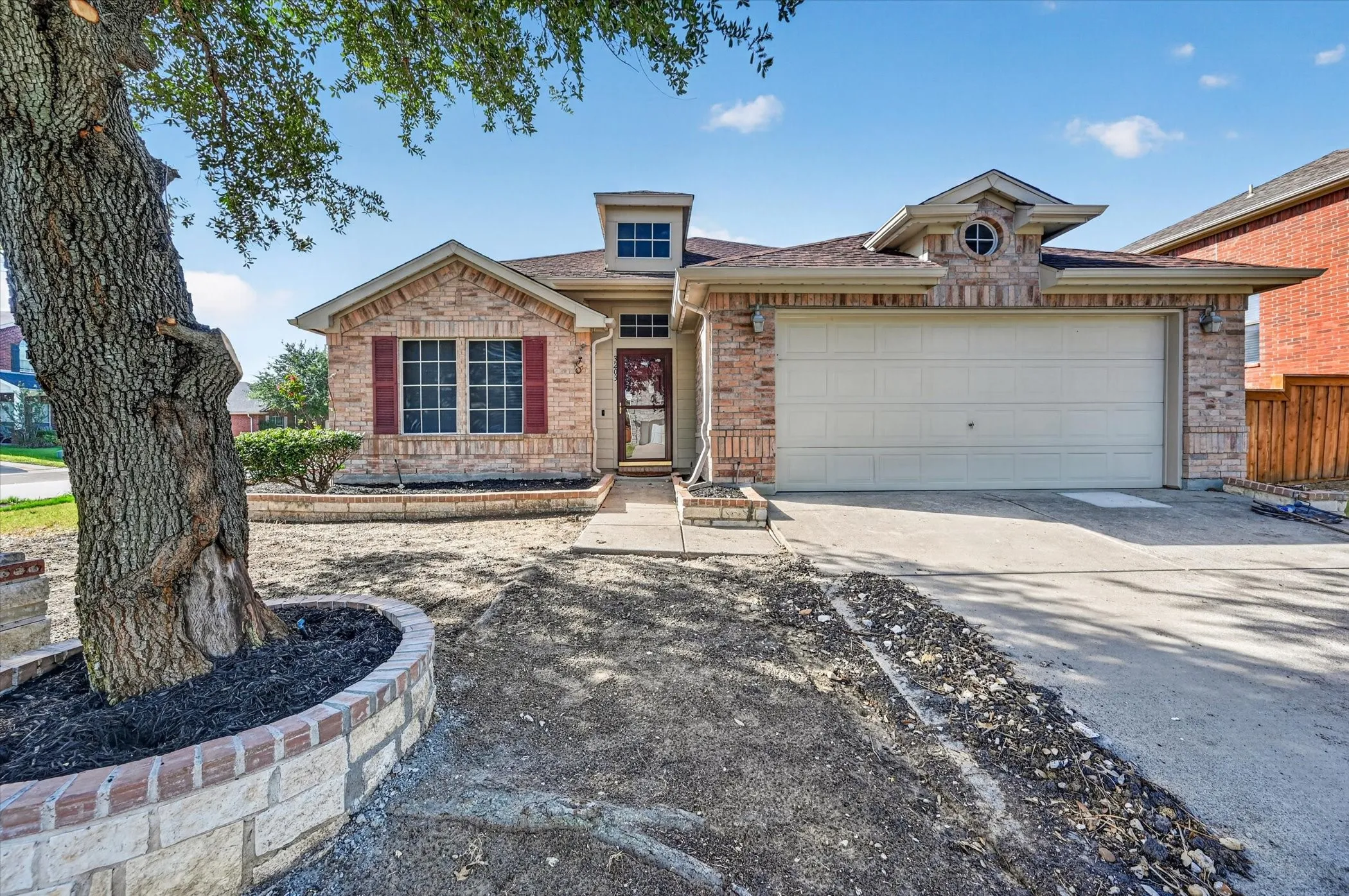 Single Family Residence For Sale in Tarrant County , 3203 Yeltes, Grand Prairie, Texas 75054, 3 Bedroom, 2 Bathroom, 2 Garage spaces, 1,829 Sqft, built in 2005, mls#21389302, Real Estate Agent in Grand Prairie, Homes For Sale in Tarrant county, Homes For Sale in Grand Prairie, Realtor in Grand Prairie Texas, Real Estate Brokerage Independent Realty Texas, Luminita Cordes Realtor