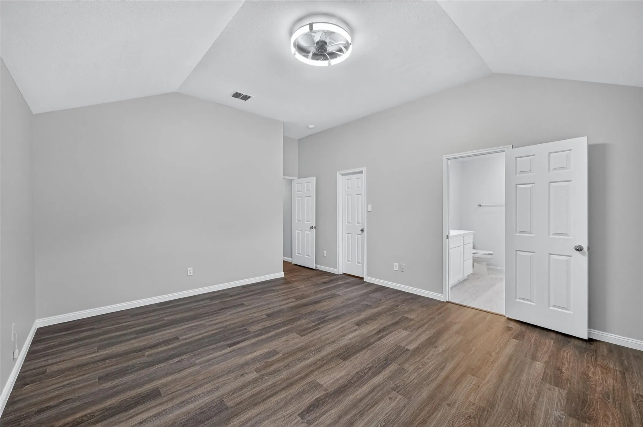 Single Family Residence For Sale in Tarrant County , 3203 Yeltes, Grand Prairie, Texas 75054, 3 Bedroom, 2 Bathroom, 2 Garage spaces, 1,829 Sqft, built in 2005, mls#21389302, Real Estate Agent in Grand Prairie, Homes For Sale in Tarrant county, Homes For Sale in Grand Prairie, Realtor in Grand Prairie Texas, Real Estate Brokerage Independent Realty Texas, Luminita Cordes Realtor