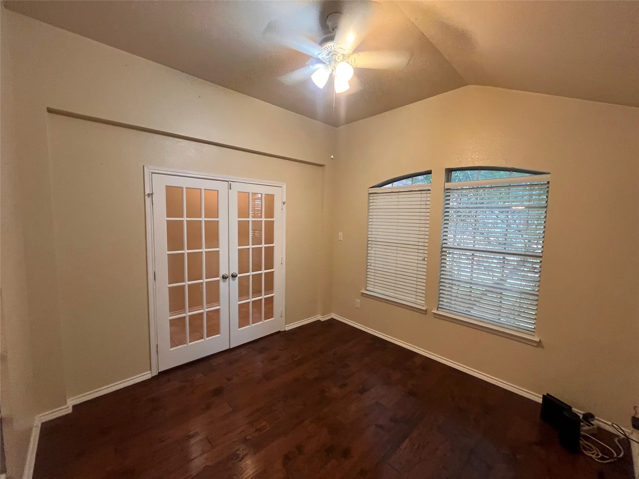 Single Family Residence For Sale in Ellis County , 615 Magnolia, Glenn Heights, Texas 75154, 4 Bedroom, 2 Bathroom, 2 Garage spaces, 2,361 Sqft, built in 2004, mls#21390576, Real Estate Agent in Glenn Heights, Homes For Sale in Ellis county, Homes For Sale in Glenn Heights, Realtor in Glenn Heights Texas, Real Estate Brokerage Independent Realty Texas, Luminita Cordes Realtor