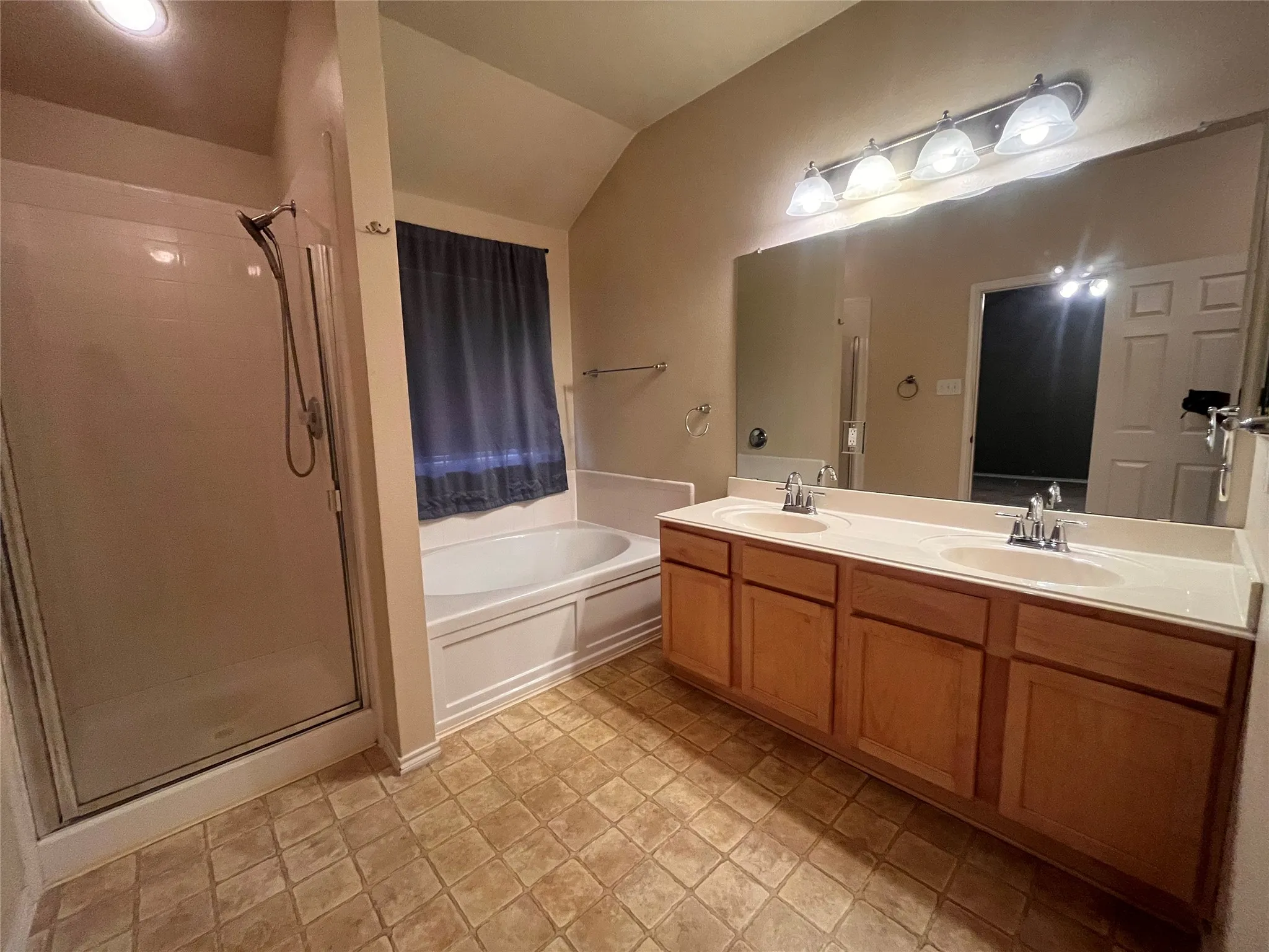 Single Family Residence For Sale in Ellis County , 615 Magnolia, Glenn Heights, Texas 75154, 4 Bedroom, 2 Bathroom, 2 Garage spaces, 2,361 Sqft, built in 2004, mls#21390576, Real Estate Agent in Glenn Heights, Homes For Sale in Ellis county, Homes For Sale in Glenn Heights, Realtor in Glenn Heights Texas, Real Estate Brokerage Independent Realty Texas, Luminita Cordes Realtor