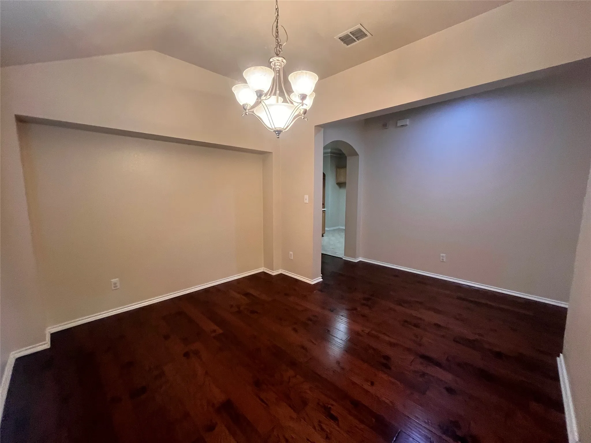 Single Family Residence For Sale in Ellis County , 615 Magnolia, Glenn Heights, Texas 75154, 4 Bedroom, 2 Bathroom, 2 Garage spaces, 2,361 Sqft, built in 2004, mls#21390576, Real Estate Agent in Glenn Heights, Homes For Sale in Ellis county, Homes For Sale in Glenn Heights, Realtor in Glenn Heights Texas, Real Estate Brokerage Independent Realty Texas, Luminita Cordes Realtor