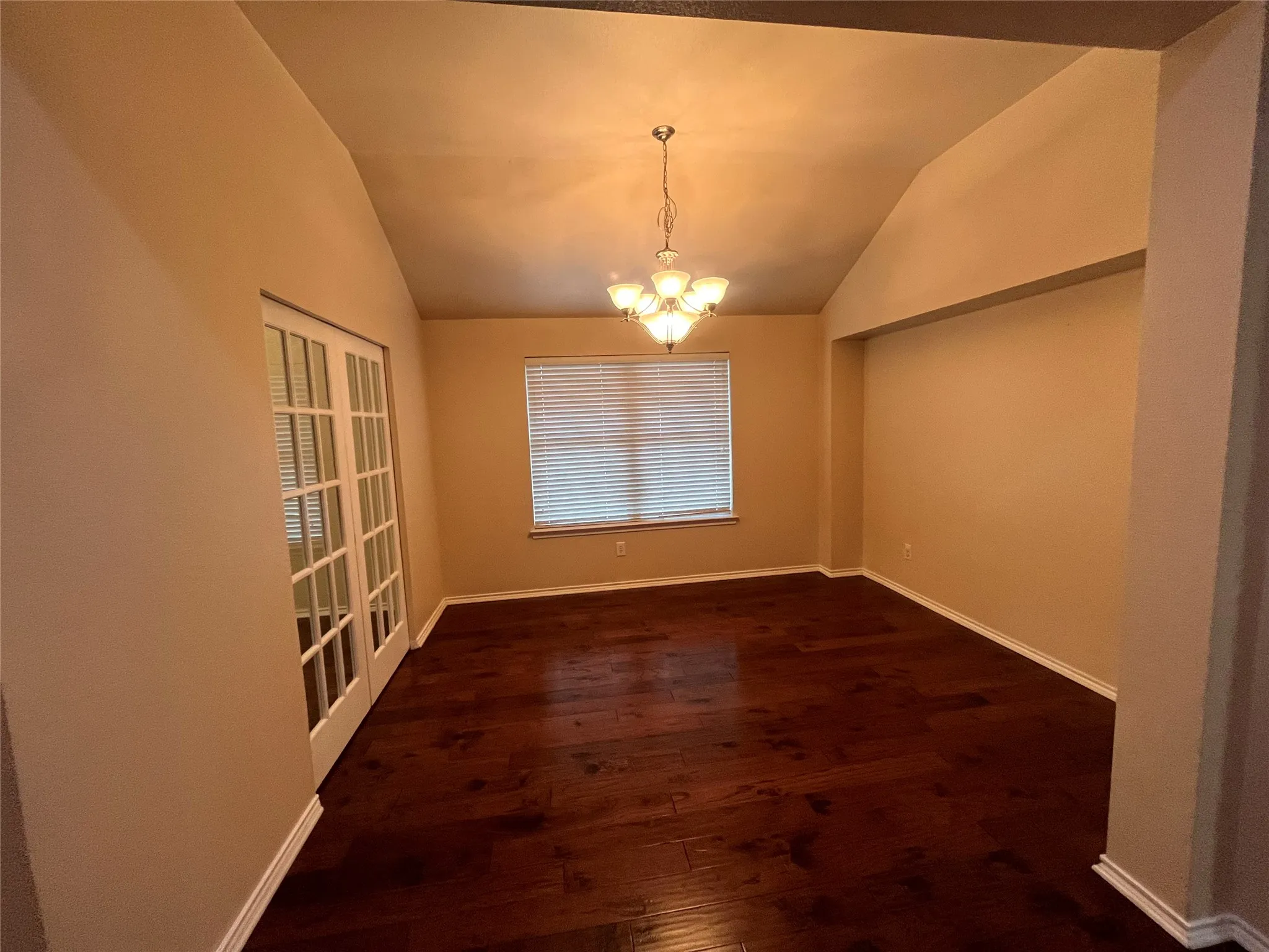 Single Family Residence For Sale in Ellis County , 615 Magnolia, Glenn Heights, Texas 75154, 4 Bedroom, 2 Bathroom, 2 Garage spaces, 2,361 Sqft, built in 2004, mls#21390576, Real Estate Agent in Glenn Heights, Homes For Sale in Ellis county, Homes For Sale in Glenn Heights, Realtor in Glenn Heights Texas, Real Estate Brokerage Independent Realty Texas, Luminita Cordes Realtor