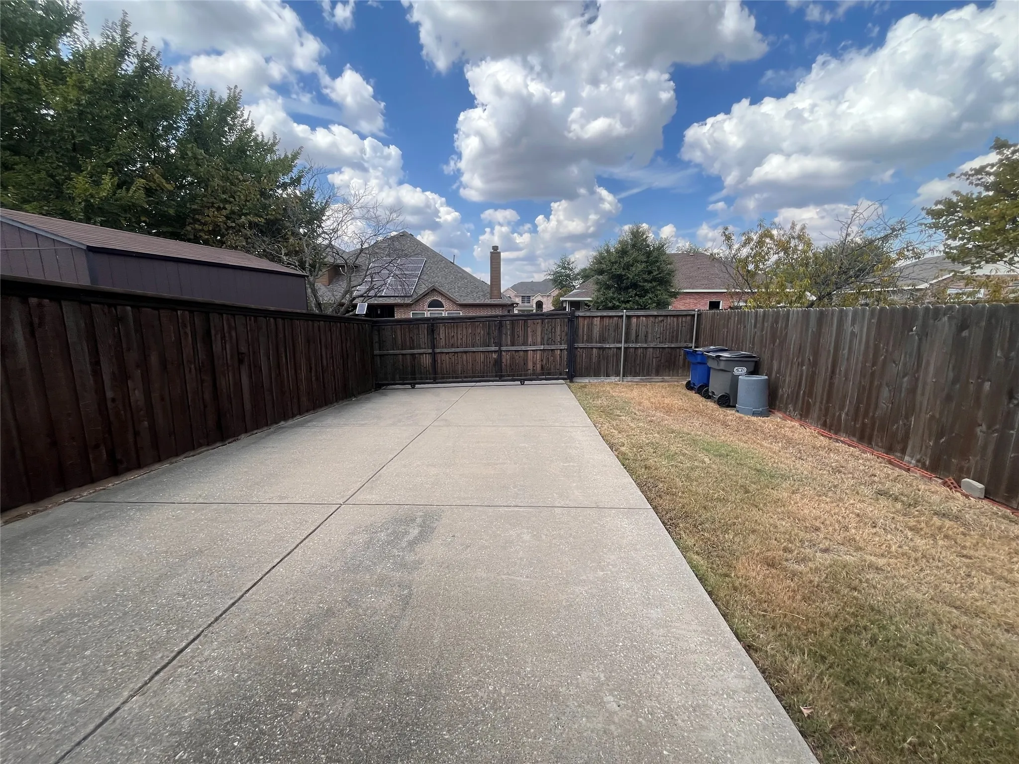 Single Family Residence For Sale in Ellis County , 615 Magnolia, Glenn Heights, Texas 75154, 4 Bedroom, 2 Bathroom, 2 Garage spaces, 2,361 Sqft, built in 2004, mls#21390576, Real Estate Agent in Glenn Heights, Homes For Sale in Ellis county, Homes For Sale in Glenn Heights, Realtor in Glenn Heights Texas, Real Estate Brokerage Independent Realty Texas, Luminita Cordes Realtor