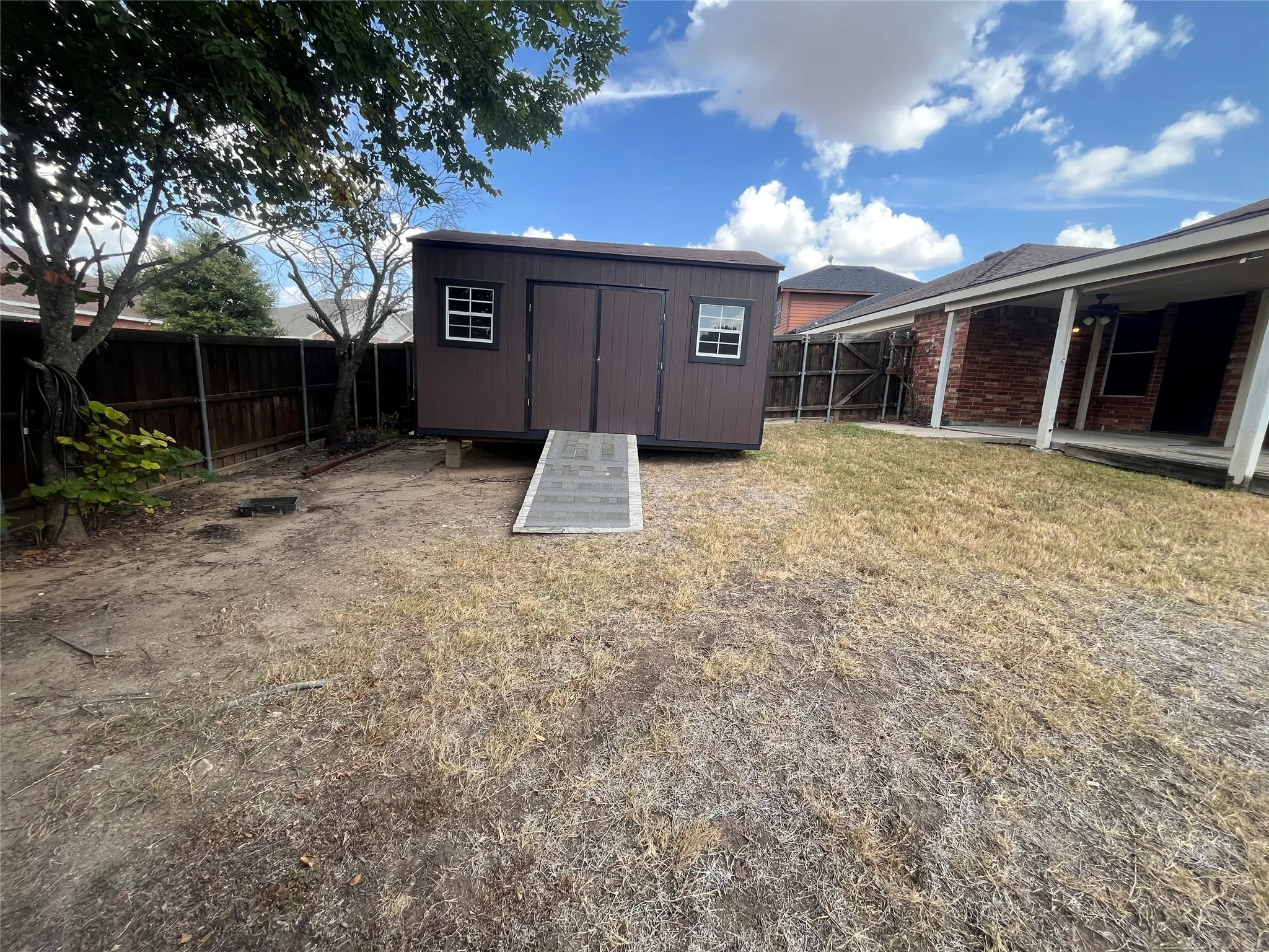 Single Family Residence For Sale in Ellis County , 615 Magnolia, Glenn Heights, Texas 75154, 4 Bedroom, 2 Bathroom, 2 Garage spaces, 2,361 Sqft, built in 2004, mls#21390576, Real Estate Agent in Glenn Heights, Homes For Sale in Ellis county, Homes For Sale in Glenn Heights, Realtor in Glenn Heights Texas, Real Estate Brokerage Independent Realty Texas, Luminita Cordes Realtor