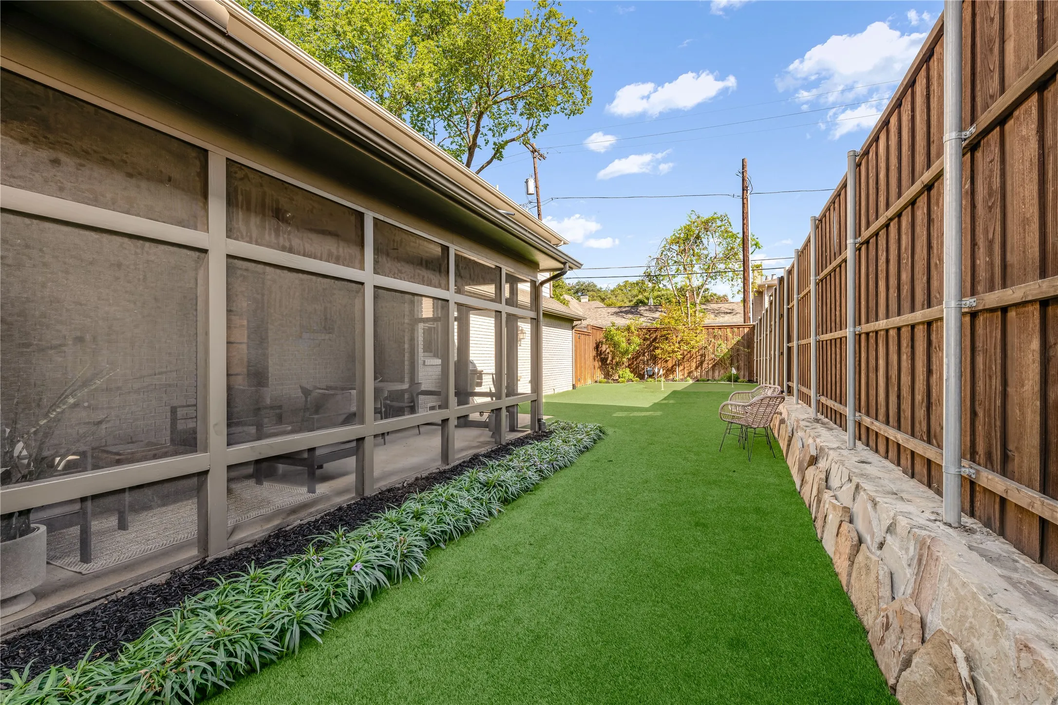 Single Family Residence For Sale in Dallas County , 5539 Ridgedale Avenue, Dallas, Texas 75206, 4 Bedroom, 4 Bathroom, 2 Garage spaces, 3,087 Sqft, built in 1926, mls#21388982, Real Estate Agent in Dallas, Homes For Sale in Dallas county, Homes For Sale in Dallas, Realtor in Dallas Texas, Real Estate Brokerage Independent Realty Texas, Luminita Cordes Realtor