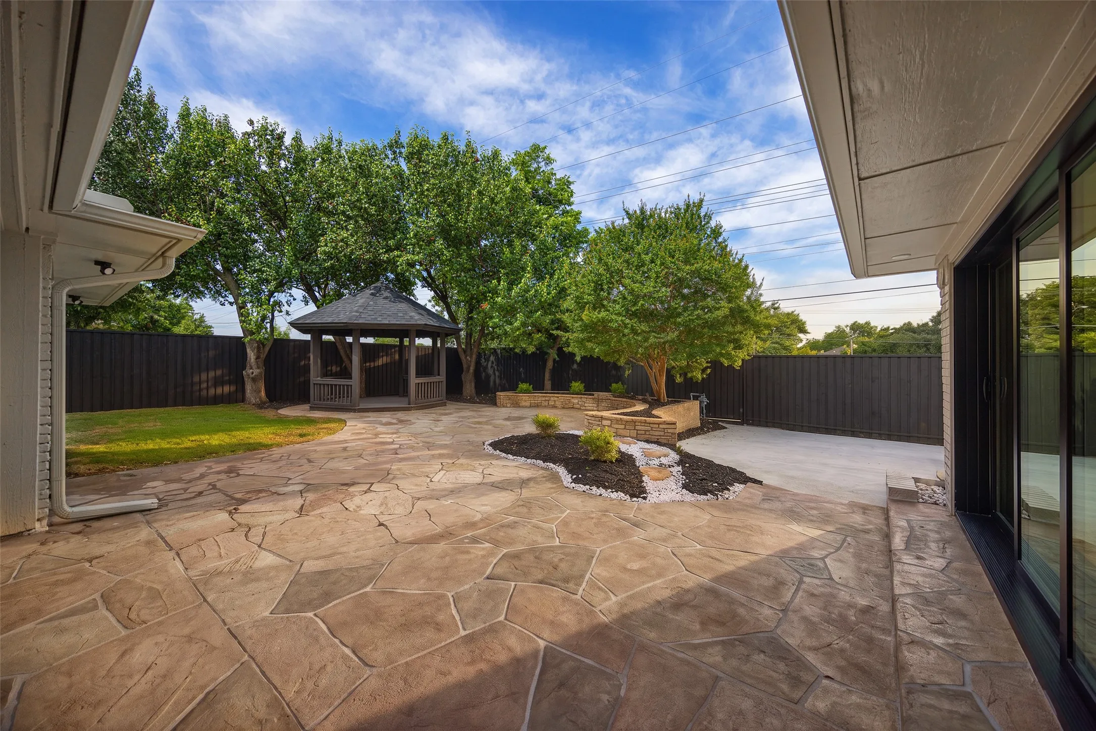 Single Family Residence For Sale in Dallas County , 7512 Woodstone Lane, Dallas, Texas 75248, 5 Bedroom, 4 Bathroom, 2 Garage spaces, 4,253 Sqft, built in 1967, mls#21376370, Real Estate Agent in Dallas, Homes For Sale in Dallas county, Homes For Sale in Dallas, Realtor in Dallas Texas, Real Estate Brokerage Independent Realty Texas, Luminita Cordes Realtor