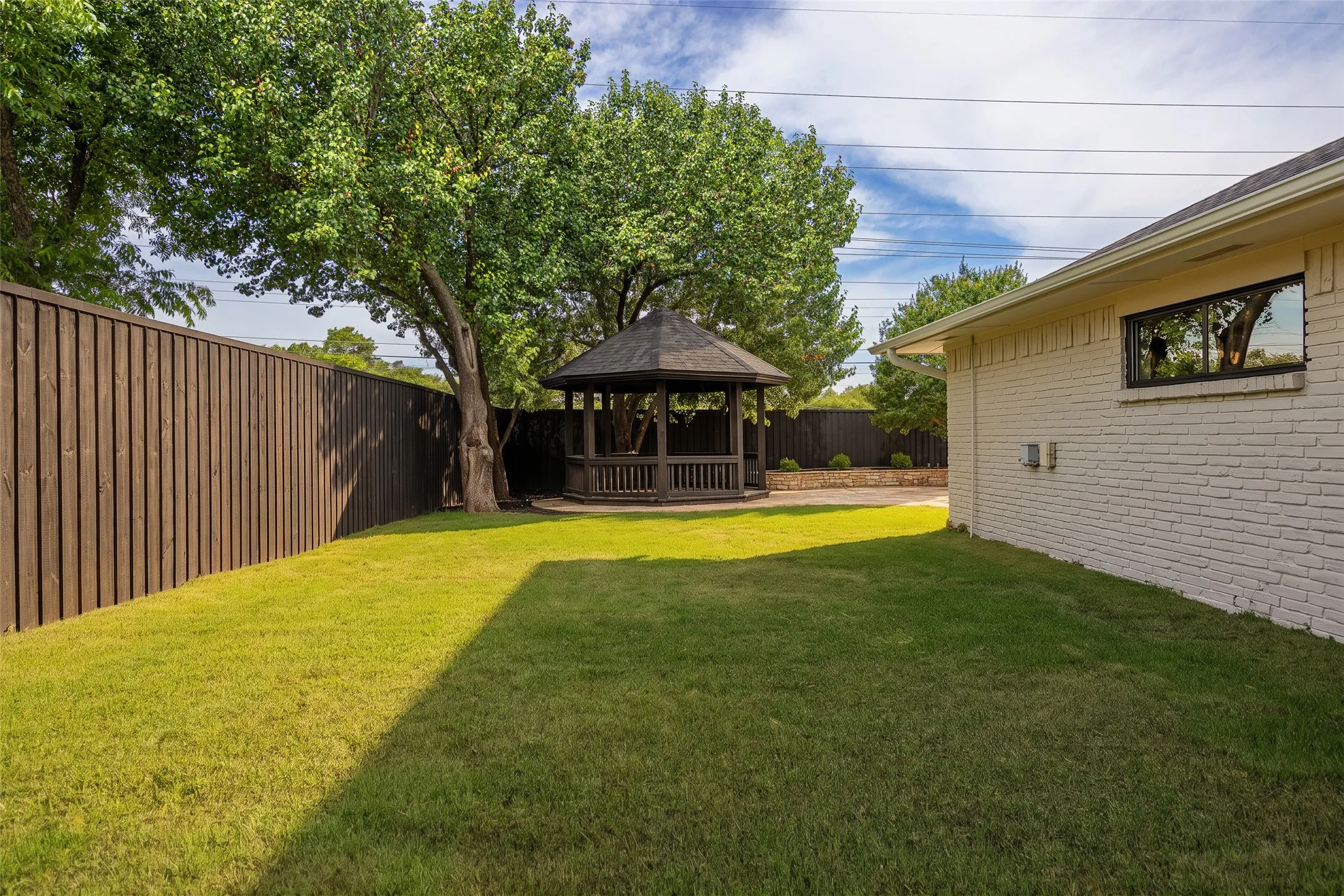 Single Family Residence For Sale in Dallas County , 7512 Woodstone Lane, Dallas, Texas 75248, 5 Bedroom, 4 Bathroom, 2 Garage spaces, 4,253 Sqft, built in 1967, mls#21376370, Real Estate Agent in Dallas, Homes For Sale in Dallas county, Homes For Sale in Dallas, Realtor in Dallas Texas, Real Estate Brokerage Independent Realty Texas, Luminita Cordes Realtor