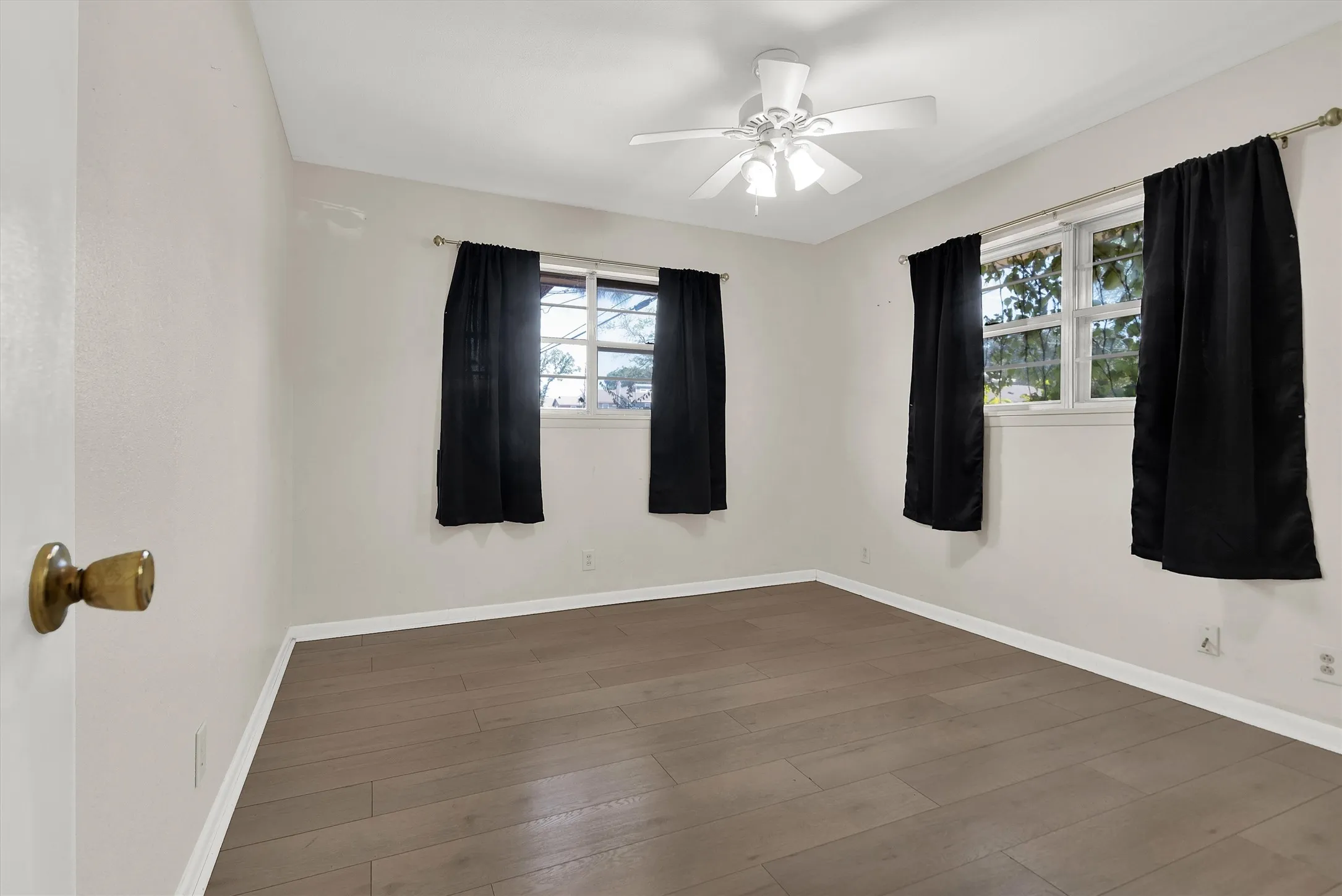 Single Family Residence For Sale in Grayson County , 2500 W Elm Street, Denison, Texas 75020, 3 Bedroom, 2 Bathroom, 2 Garage spaces, 1,377 Sqft, built in 1964, mls#21390565, Real Estate Agent in Denison, Homes For Sale in Grayson county, Homes For Sale in Denison, Realtor in Denison Texas, Real Estate Brokerage Independent Realty Texas, Luminita Cordes Realtor