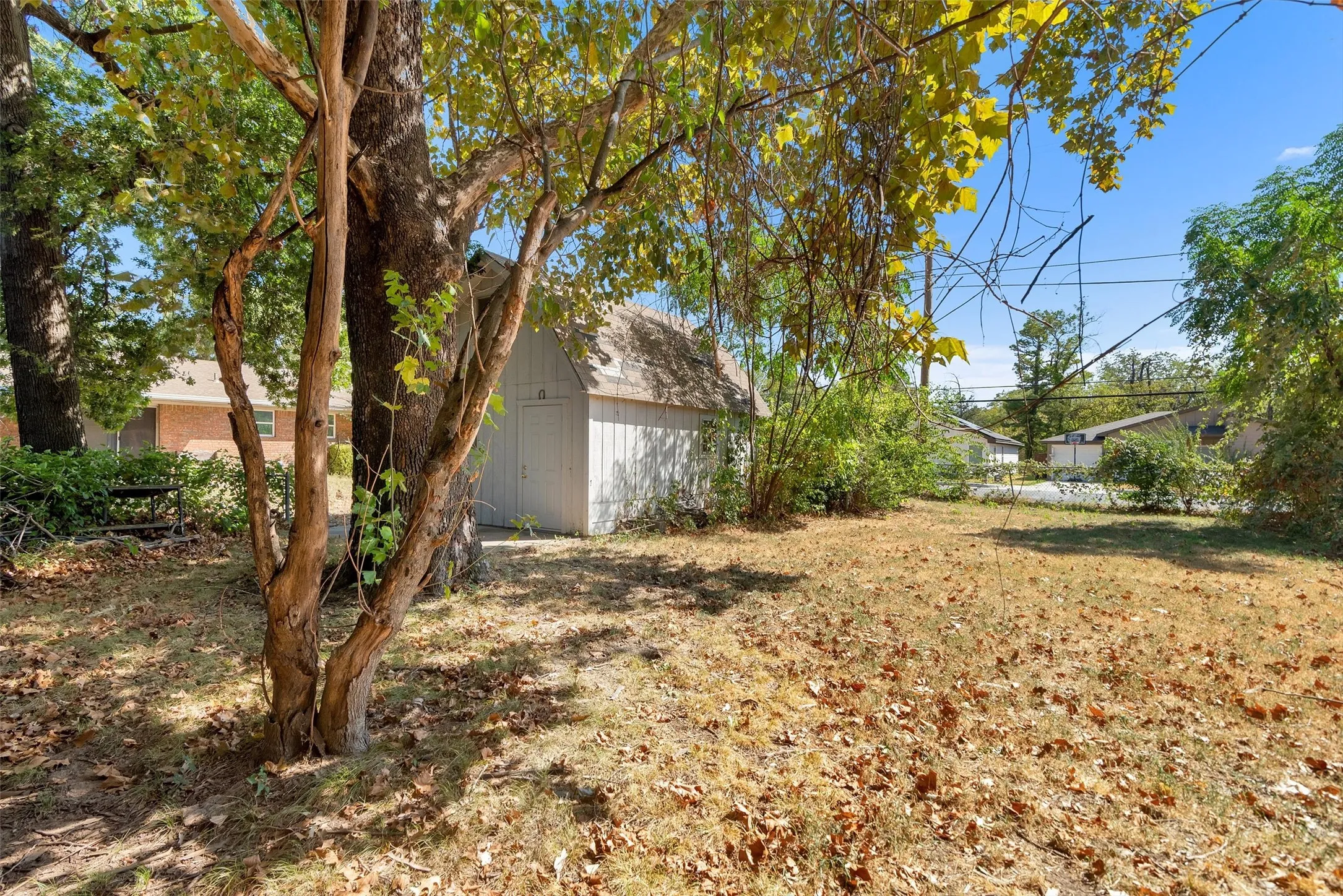 Single Family Residence For Sale in Grayson County , 2500 W Elm Street, Denison, Texas 75020, 3 Bedroom, 2 Bathroom, 2 Garage spaces, 1,377 Sqft, built in 1964, mls#21390565, Real Estate Agent in Denison, Homes For Sale in Grayson county, Homes For Sale in Denison, Realtor in Denison Texas, Real Estate Brokerage Independent Realty Texas, Luminita Cordes Realtor