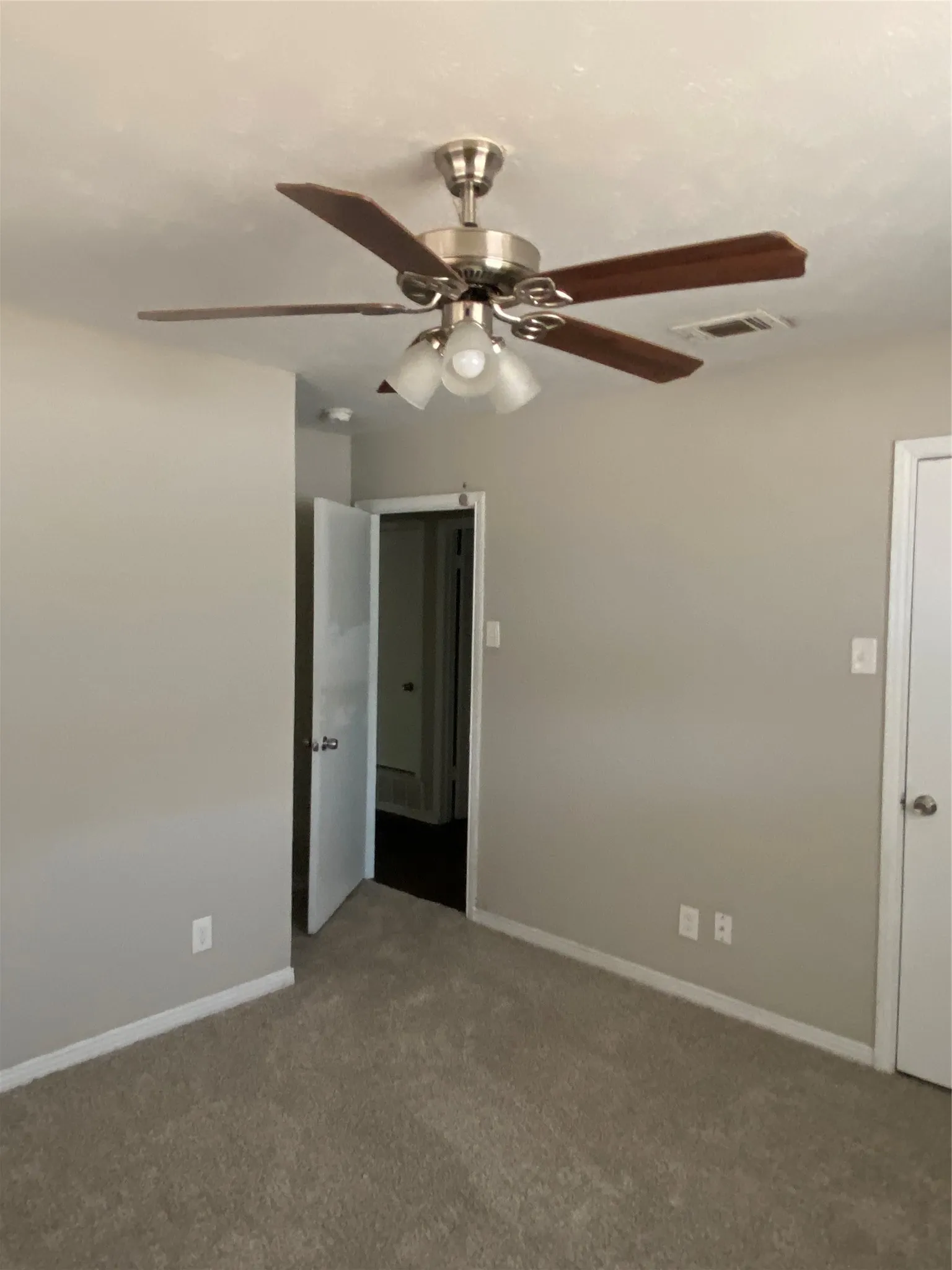 Single Family Residence For Rent in Dallas County , 6541 Rock Canyon Trail, Dallas, Texas 75232, 3 Bedroom, 2 Bathroom, 2 Garage spaces, 1,854 Sqft, built in 1966, mls#21390585, Real Estate Agent in Dallas, Homes For Rent in Dallas county, Homes For Rent in Dallas, Realtor in Dallas Texas, Real Estate Brokerage Independent Realty Texas, Luminita Cordes Realtor