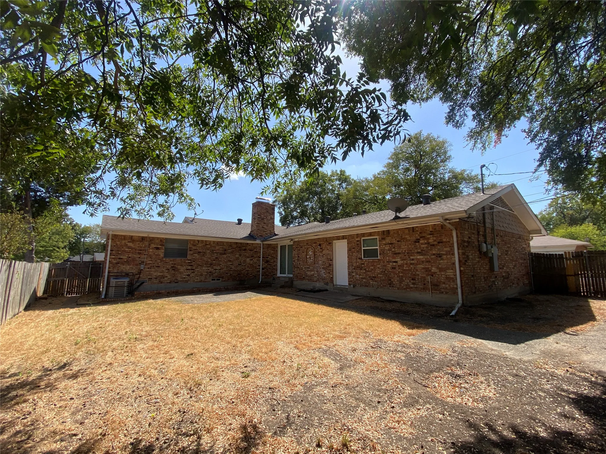 Single Family Residence For Rent in Dallas County , 6541 Rock Canyon Trail, Dallas, Texas 75232, 3 Bedroom, 2 Bathroom, 2 Garage spaces, 1,854 Sqft, built in 1966, mls#21390585, Real Estate Agent in Dallas, Homes For Rent in Dallas county, Homes For Rent in Dallas, Realtor in Dallas Texas, Real Estate Brokerage Independent Realty Texas, Luminita Cordes Realtor