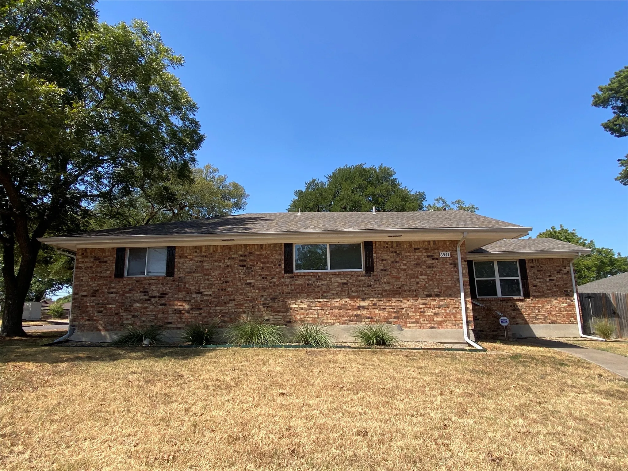 Single Family Residence For Rent