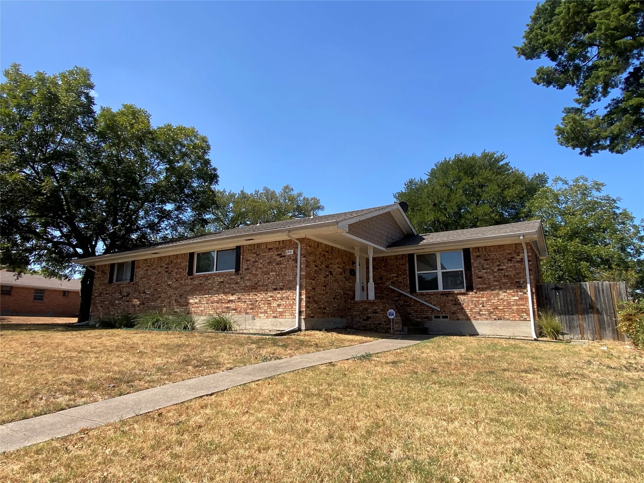 Single Family Residence For Rent in Dallas County , 6541 Rock Canyon Trail, Dallas, Texas 75232, 3 Bedroom, 2 Bathroom, 2 Garage spaces, 1,854 Sqft, built in 1966, mls#21390585, Real Estate Agent in Dallas, Homes For Rent in Dallas county, Homes For Rent in Dallas, Realtor in Dallas Texas, Real Estate Brokerage Independent Realty Texas, Luminita Cordes Realtor