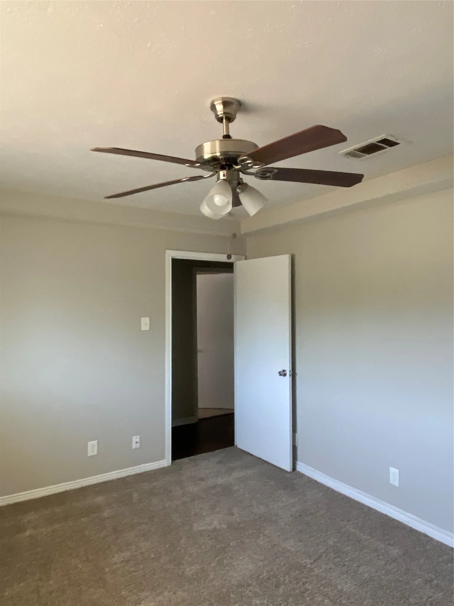Single Family Residence For Rent in Dallas County , 6541 Rock Canyon Trail, Dallas, Texas 75232, 3 Bedroom, 2 Bathroom, 2 Garage spaces, 1,854 Sqft, built in 1966, mls#21390585, Real Estate Agent in Dallas, Homes For Rent in Dallas county, Homes For Rent in Dallas, Realtor in Dallas Texas, Real Estate Brokerage Independent Realty Texas, Luminita Cordes Realtor