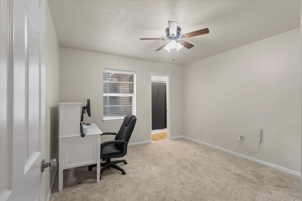 Single Family Residence For Sale in Gregg County , 220 Private Road 3487, Kilgore, Texas 75662, 3 Bedroom, 2 Bathroom, Garage spaces, 1,514 Sqft, built in 1968, mls#21390595, Real Estate Agent in Kilgore, Homes For Sale in Gregg county, Homes For Sale in Kilgore, Realtor in Kilgore Texas, Real Estate Brokerage Independent Realty Texas, Luminita Cordes Realtor