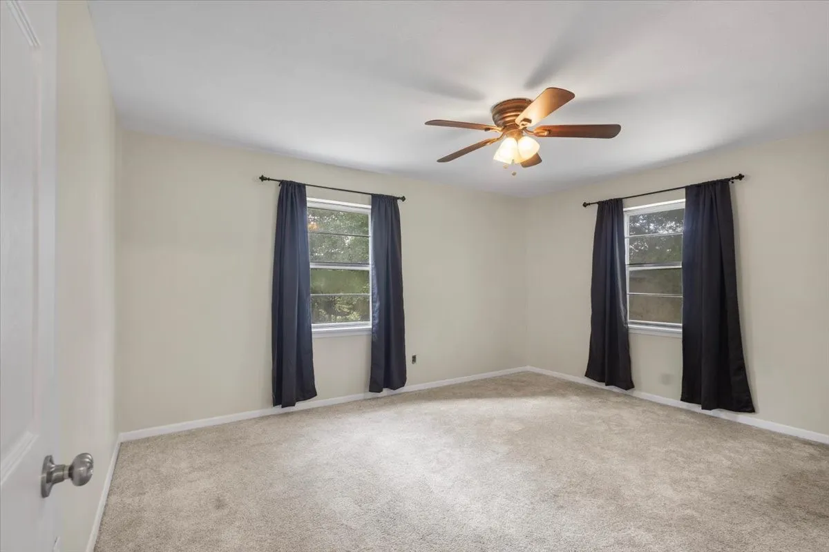 Single Family Residence For Sale in Gregg County , 220 Private Road 3487, Kilgore, Texas 75662, 3 Bedroom, 2 Bathroom, Garage spaces, 1,514 Sqft, built in 1968, mls#21390595, Real Estate Agent in Kilgore, Homes For Sale in Gregg county, Homes For Sale in Kilgore, Realtor in Kilgore Texas, Real Estate Brokerage Independent Realty Texas, Luminita Cordes Realtor
