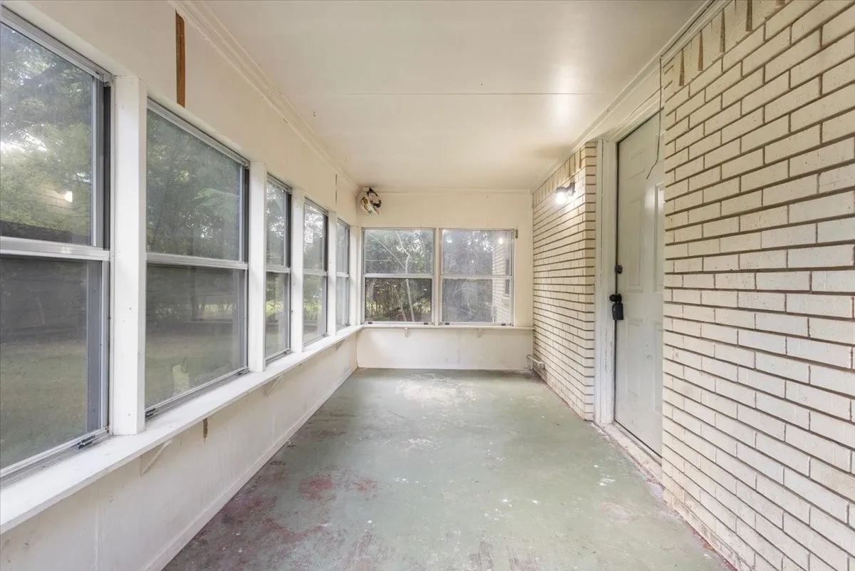 Single Family Residence For Sale in Gregg County , 220 Private Road 3487, Kilgore, Texas 75662, 3 Bedroom, 2 Bathroom, Garage spaces, 1,514 Sqft, built in 1968, mls#21390595, Real Estate Agent in Kilgore, Homes For Sale in Gregg county, Homes For Sale in Kilgore, Realtor in Kilgore Texas, Real Estate Brokerage Independent Realty Texas, Luminita Cordes Realtor