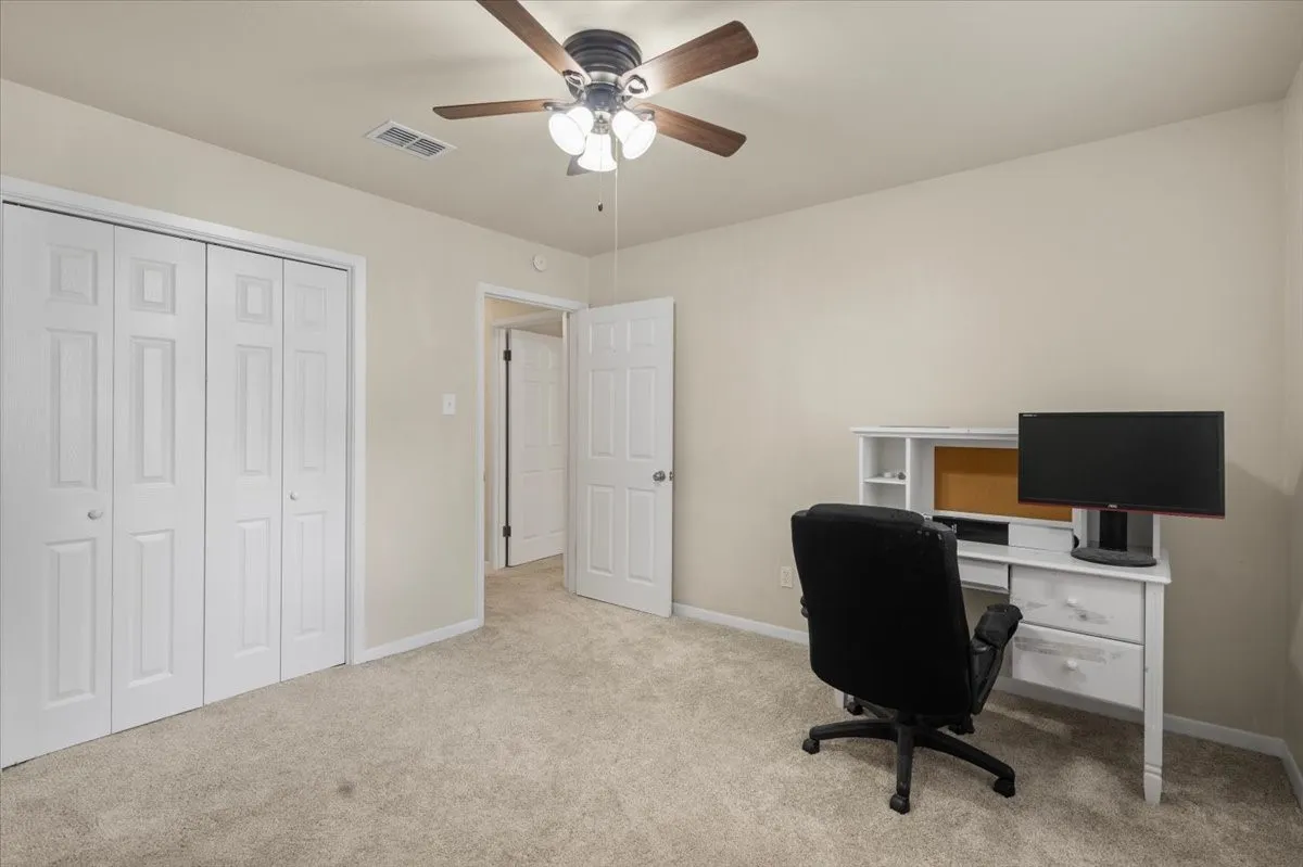 Single Family Residence For Sale in Gregg County , 220 Private Road 3487, Kilgore, Texas 75662, 3 Bedroom, 2 Bathroom, Garage spaces, 1,514 Sqft, built in 1968, mls#21390595, Real Estate Agent in Kilgore, Homes For Sale in Gregg county, Homes For Sale in Kilgore, Realtor in Kilgore Texas, Real Estate Brokerage Independent Realty Texas, Luminita Cordes Realtor
