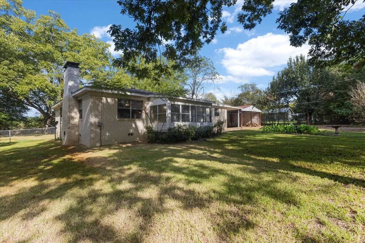 Single Family Residence For Sale in Gregg County , 220 Private Road 3487, Kilgore, Texas 75662, 3 Bedroom, 2 Bathroom, Garage spaces, 1,514 Sqft, built in 1968, mls#21390595, Real Estate Agent in Kilgore, Homes For Sale in Gregg county, Homes For Sale in Kilgore, Realtor in Kilgore Texas, Real Estate Brokerage Independent Realty Texas, Luminita Cordes Realtor